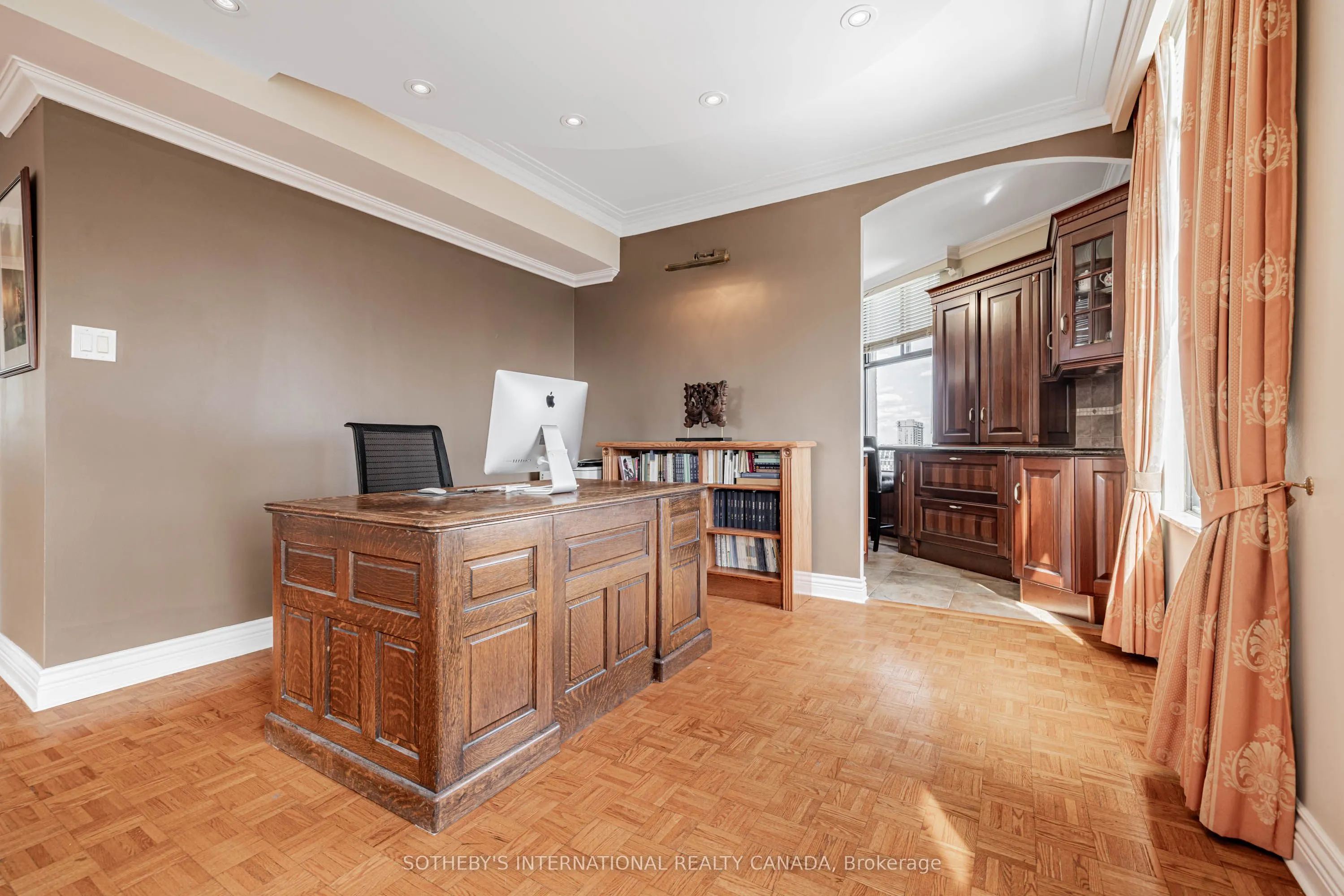 423 Avenue Road, #13