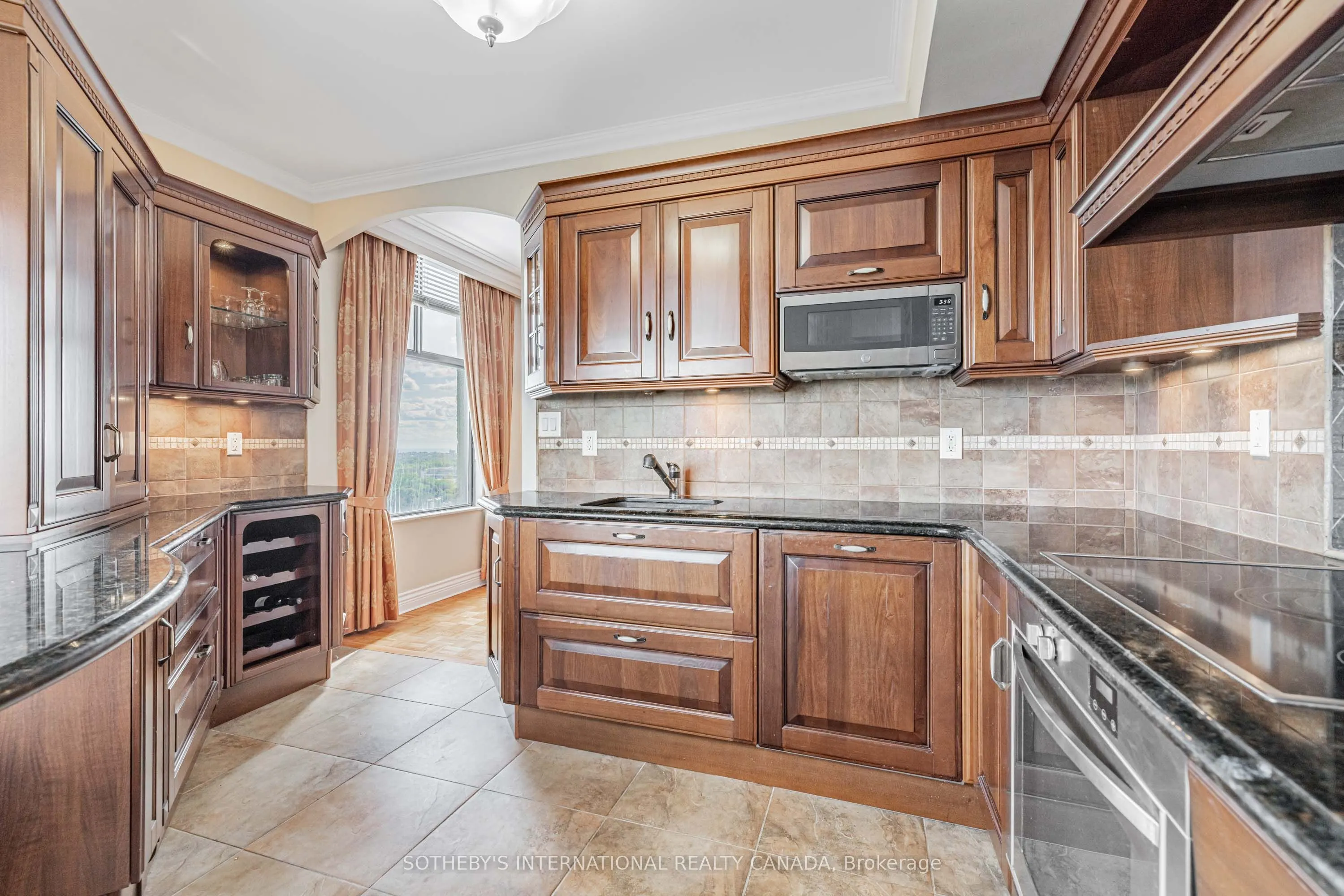423 Avenue Road, #13