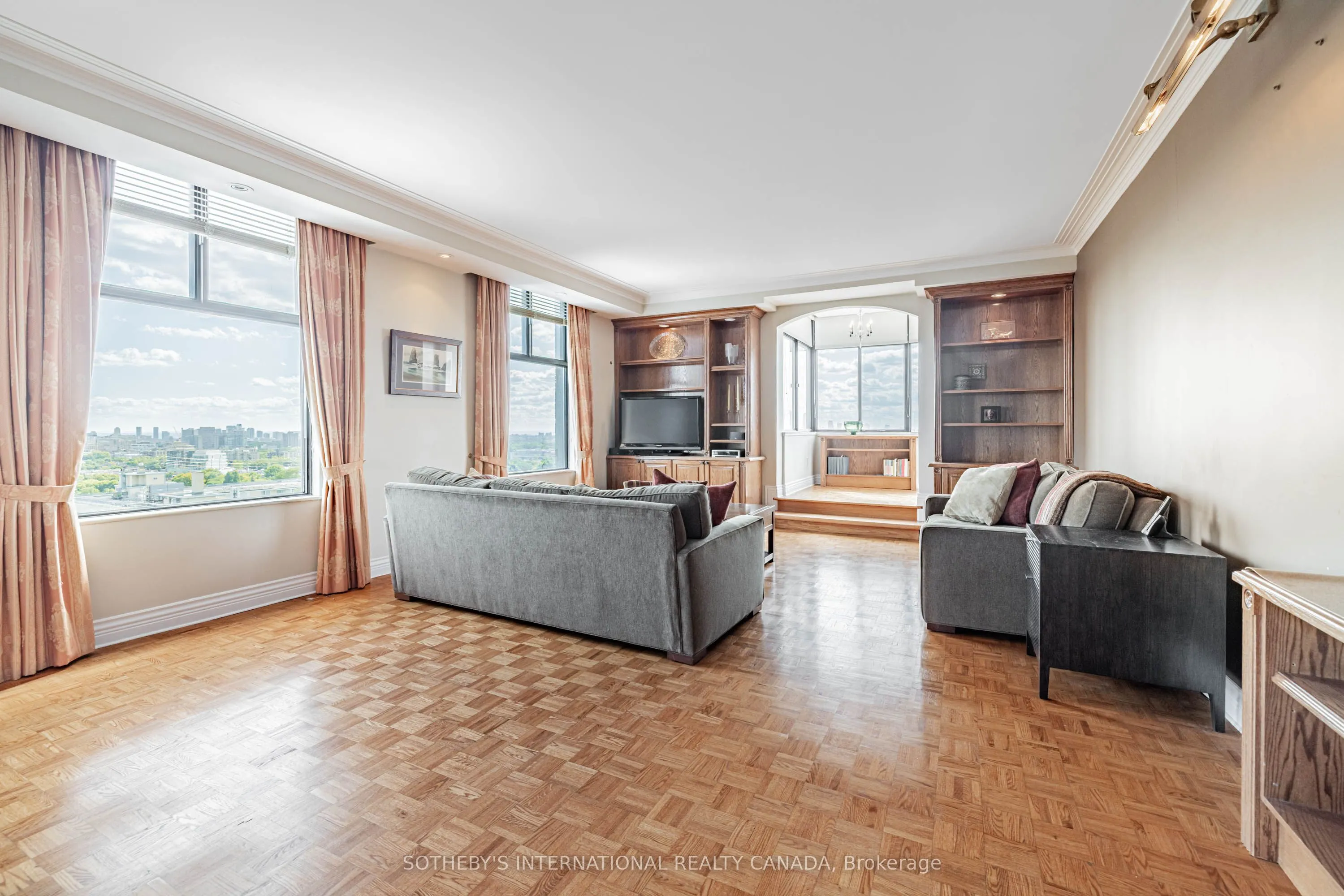 423 Avenue Road, #13