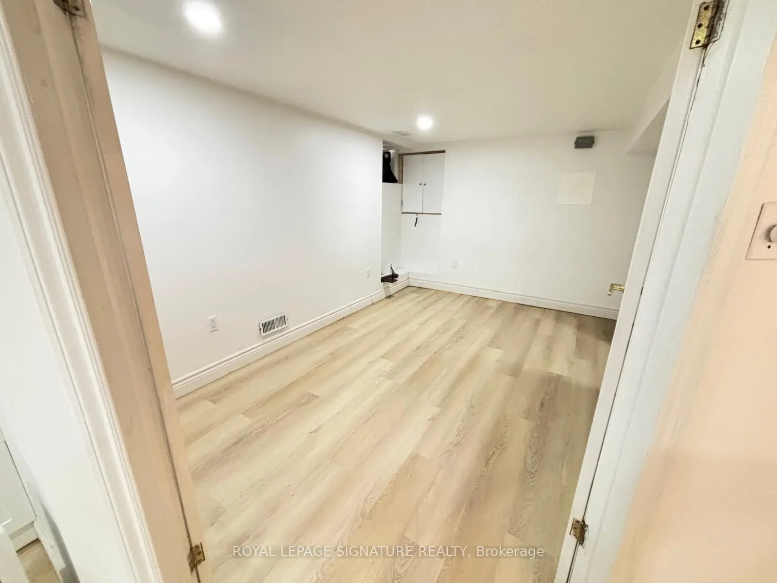 524 Eglinton Avenue E