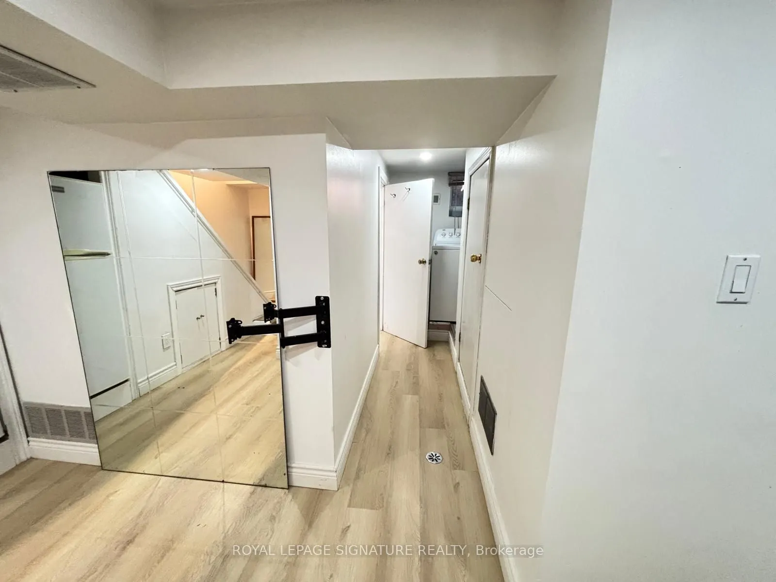 524 Eglinton Avenue E