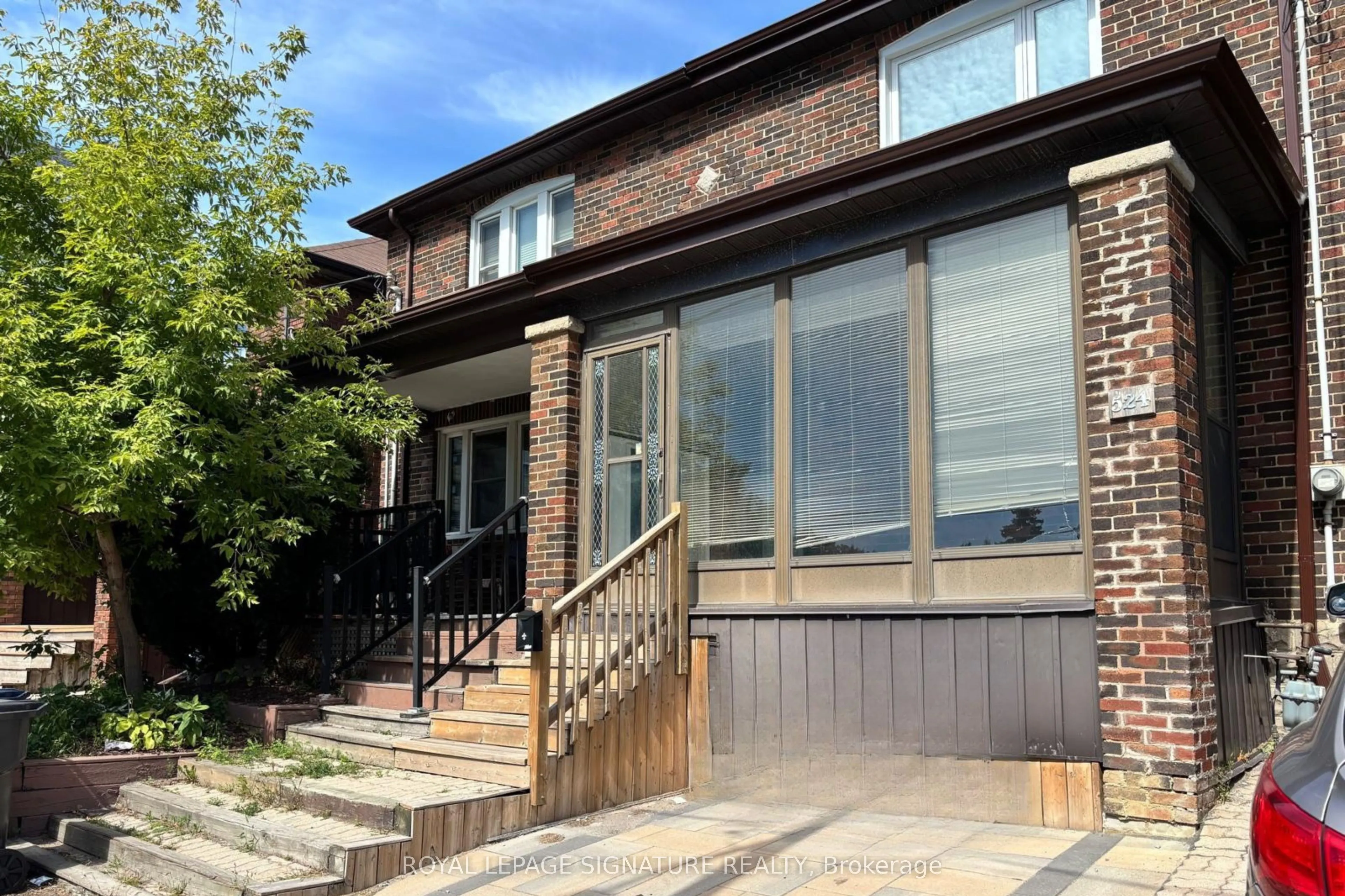 524 Eglinton Avenue E