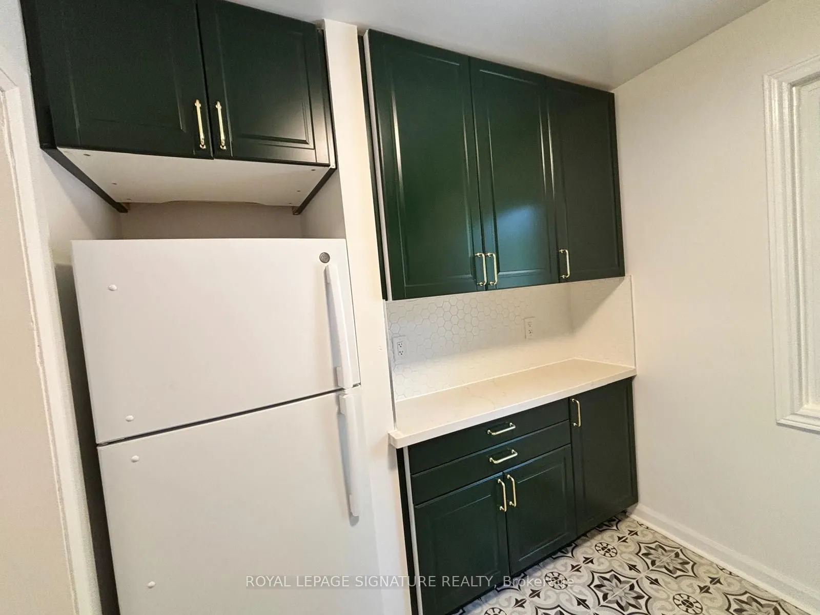 524 Eglinton Avenue E