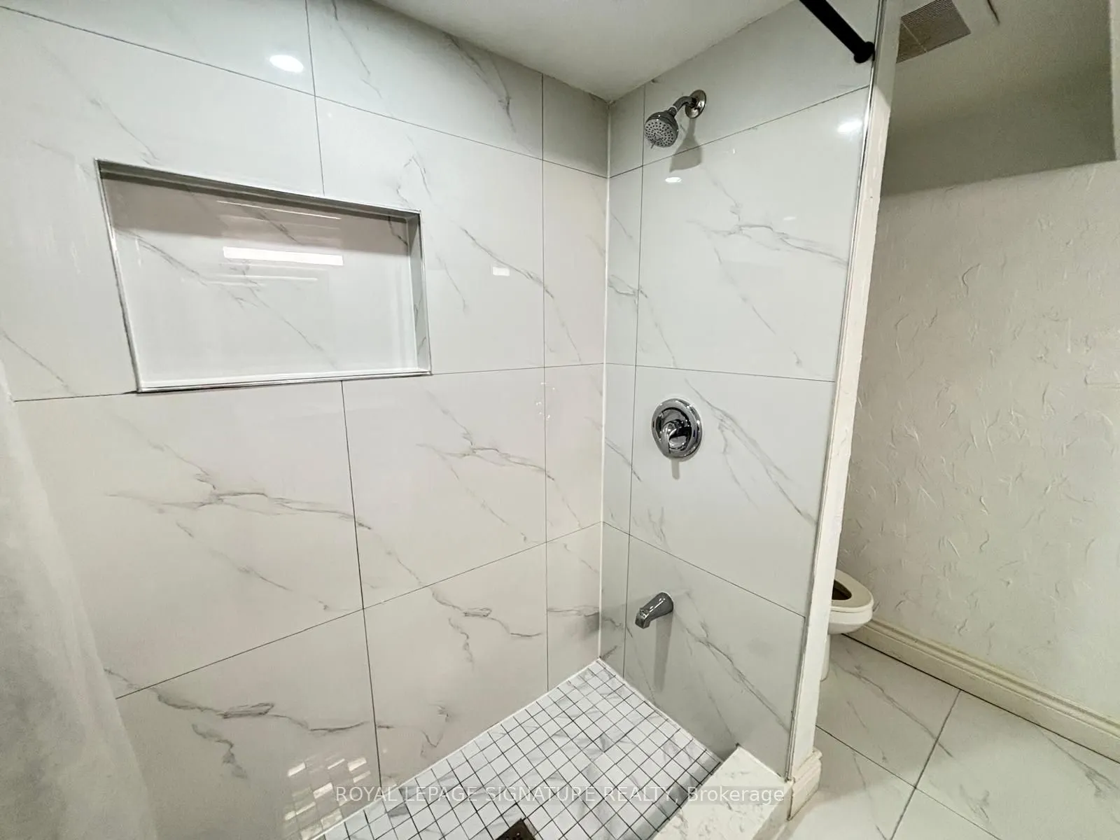 524 Eglinton Avenue E