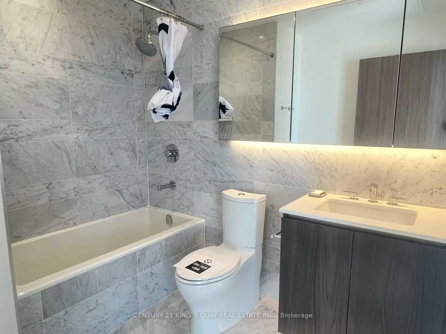 17 Bathurst Street, #3815