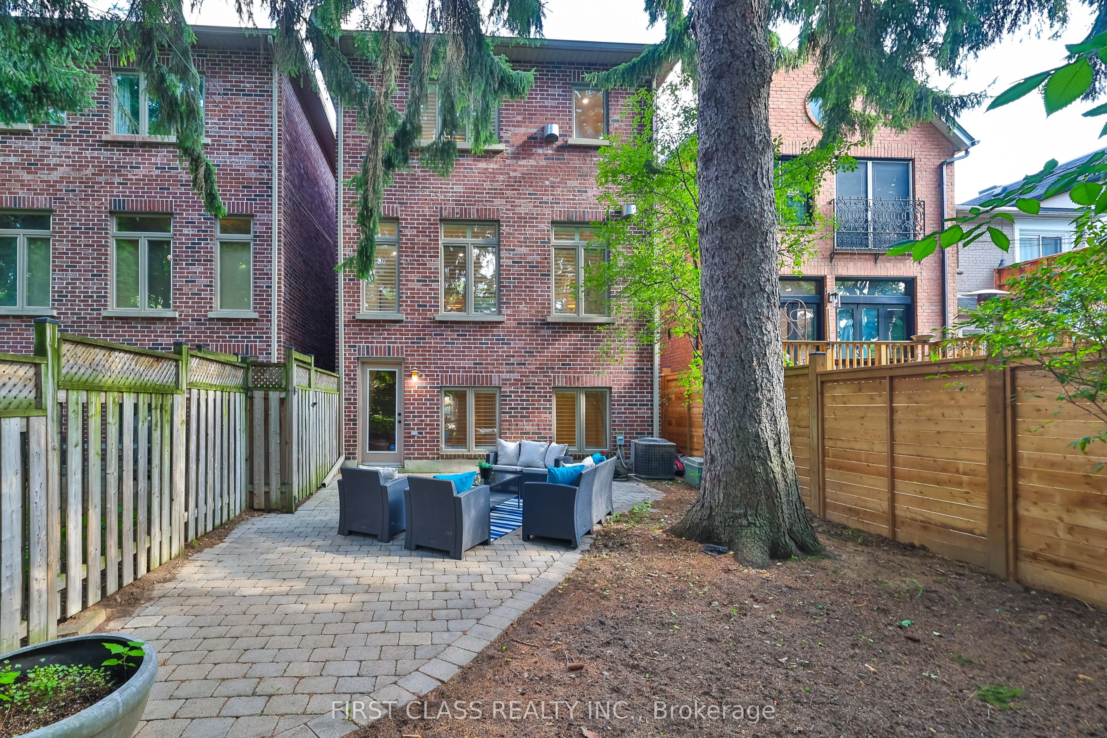 136 Bowood Avenue