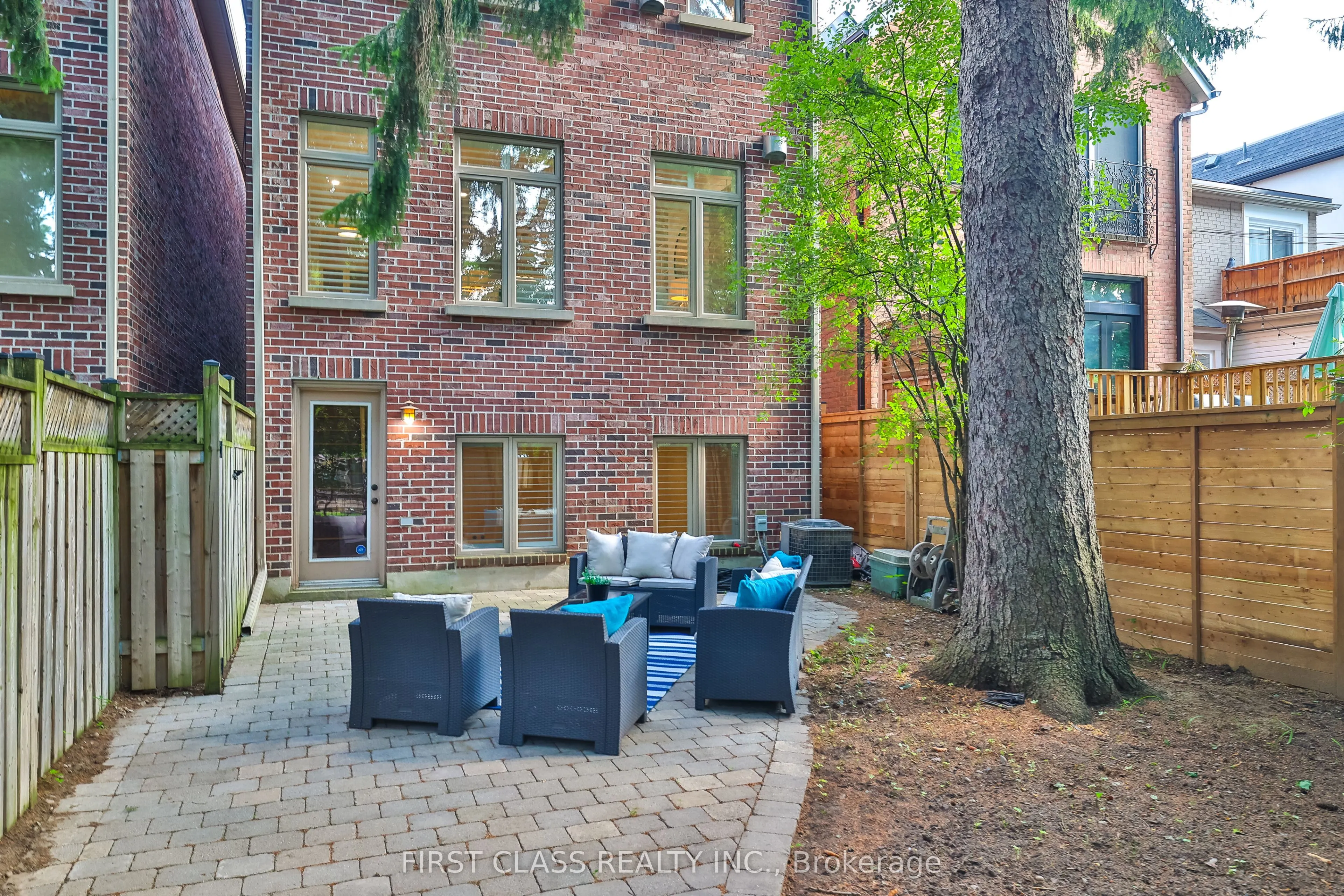 136 Bowood Avenue