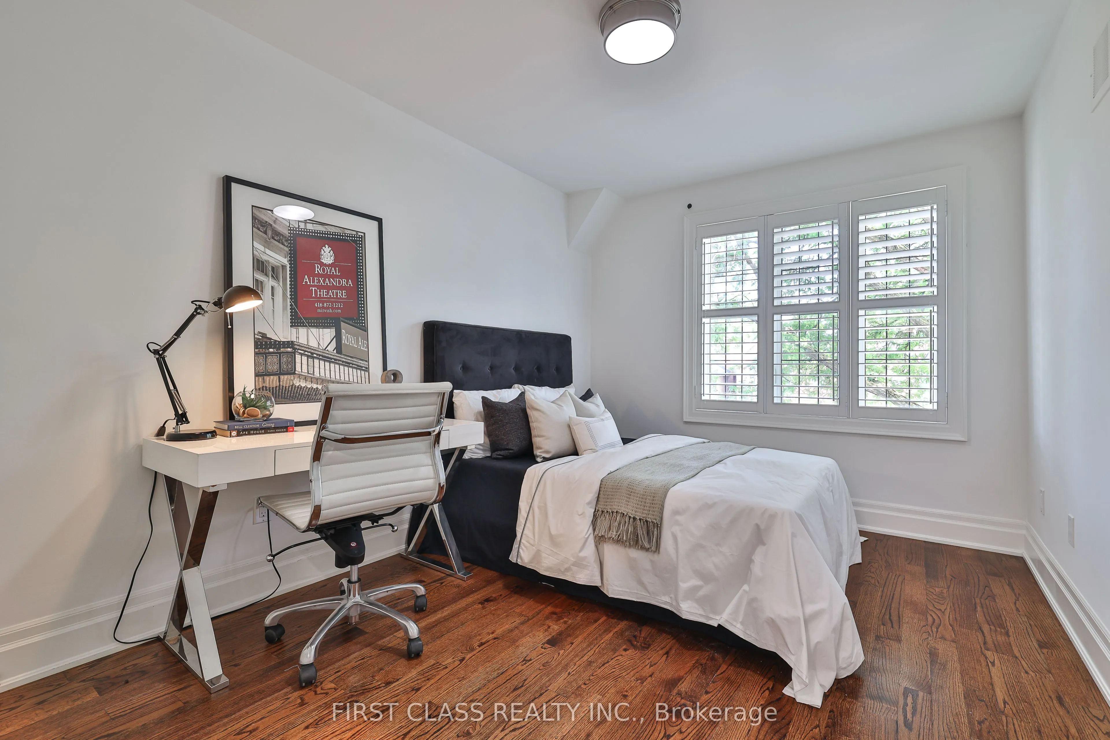 136 Bowood Avenue