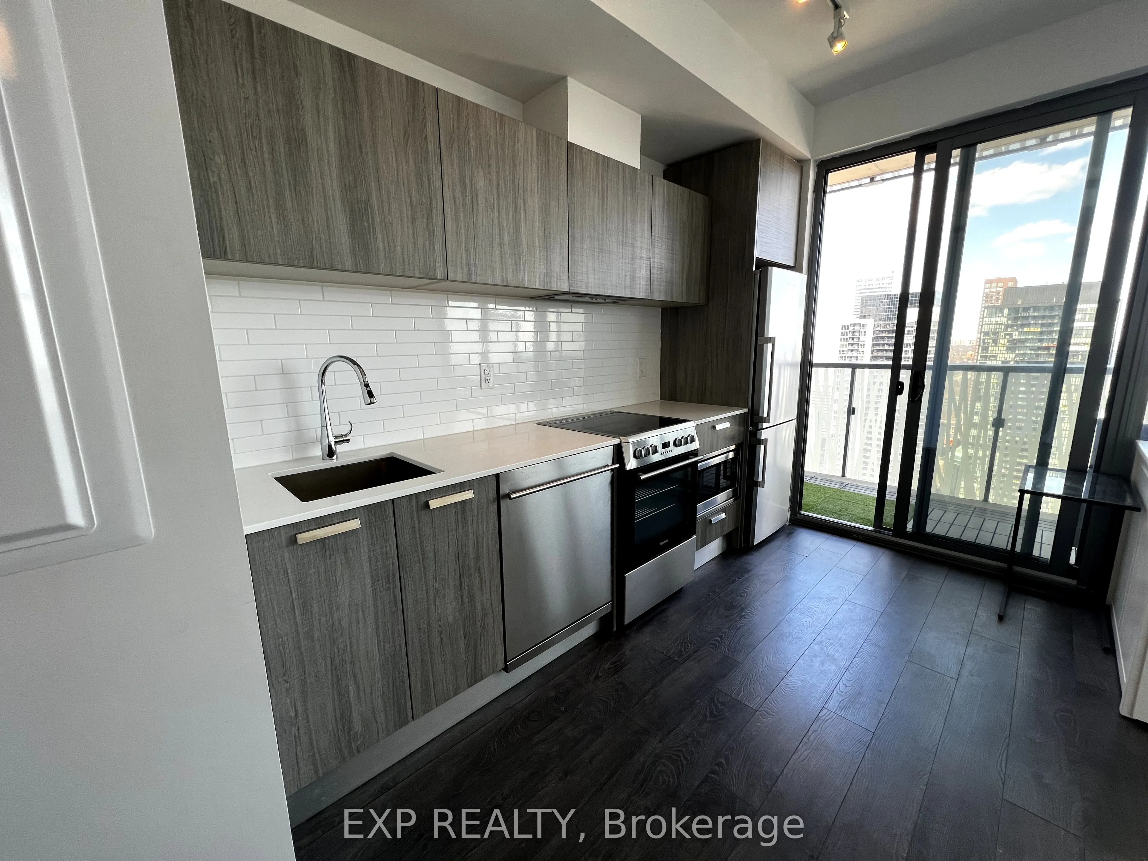 50 Charles Street E, #3802