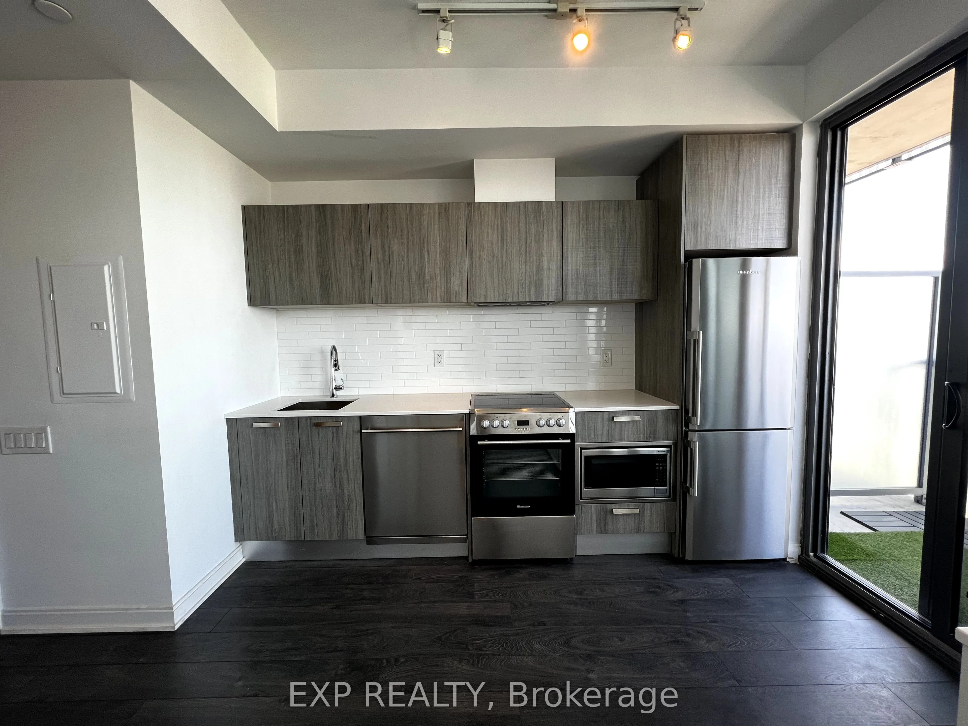 50 Charles Street E, #3802