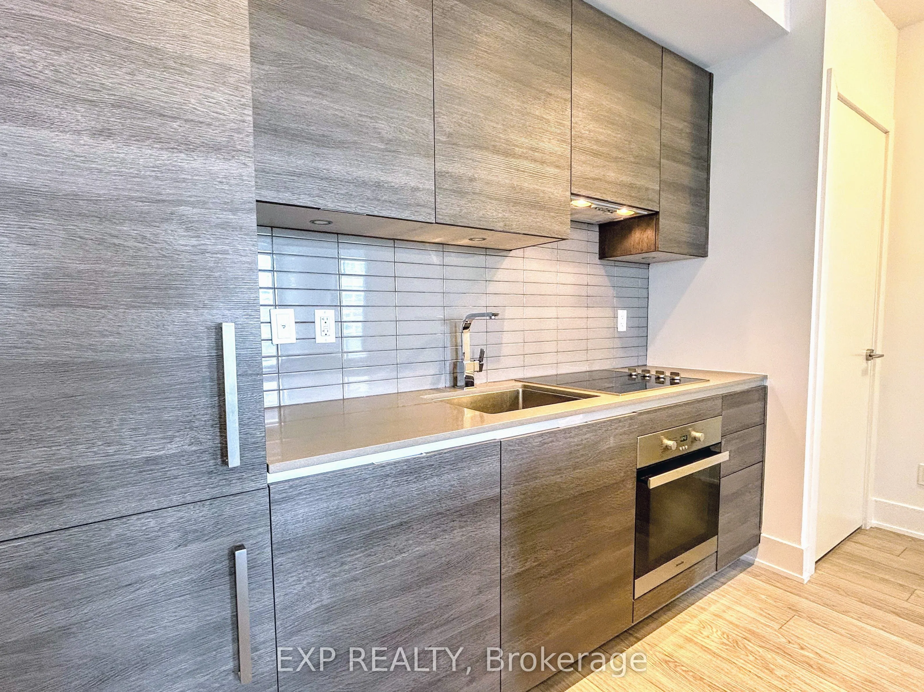 200 Bloor Street W, #1208