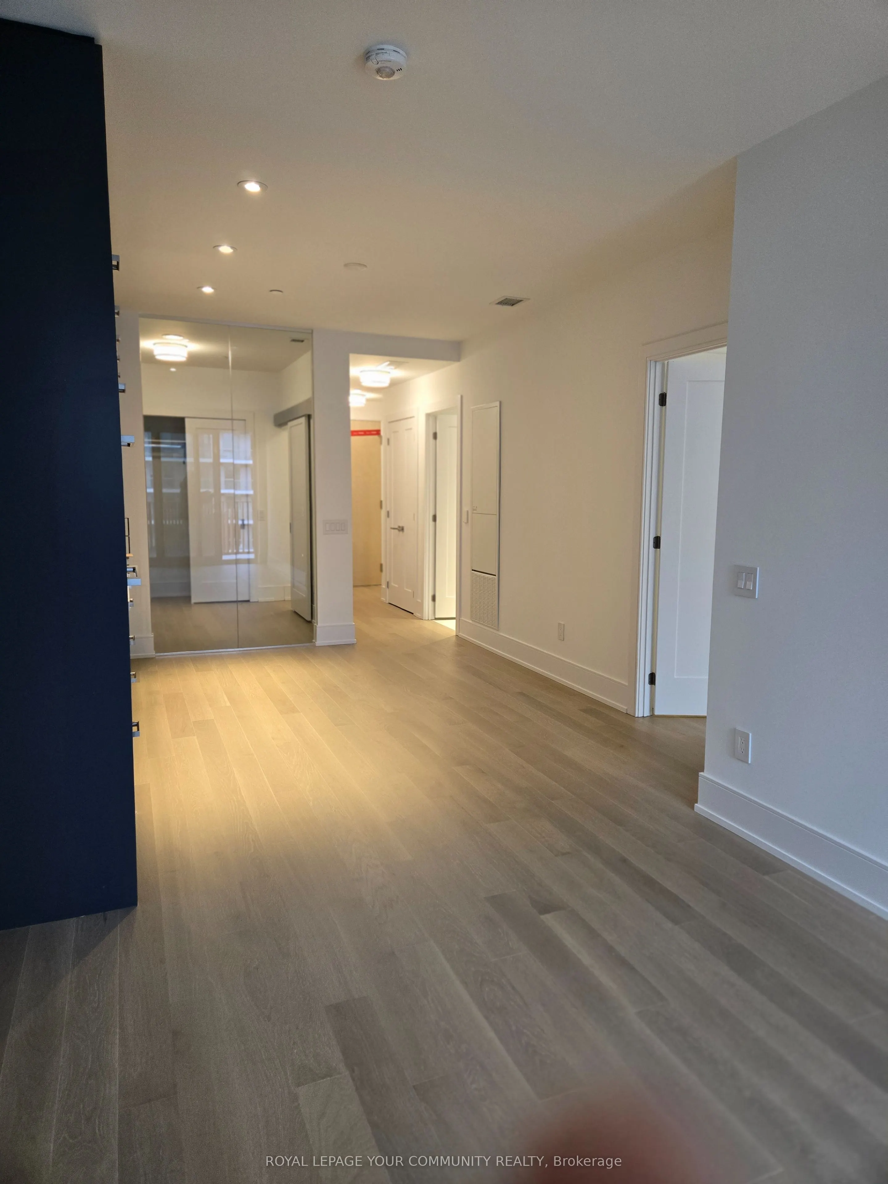 155 Merchant's Wharf, #621