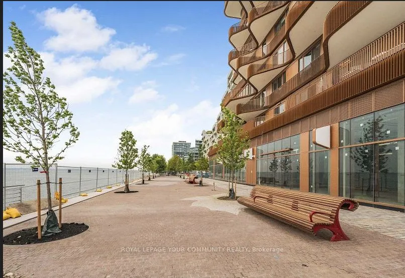 155 Merchant's Wharf, #621