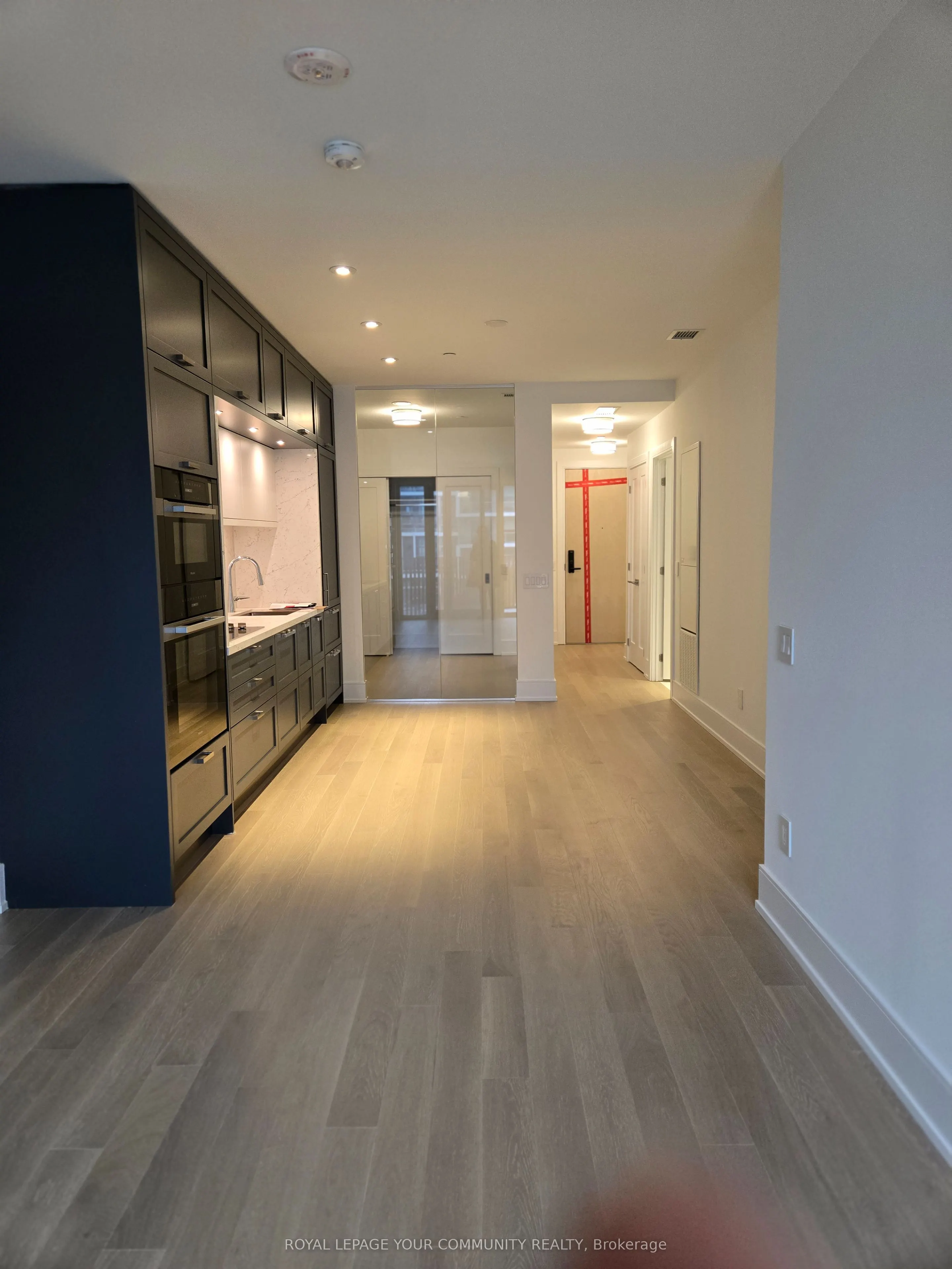 155 Merchant's Wharf, #621