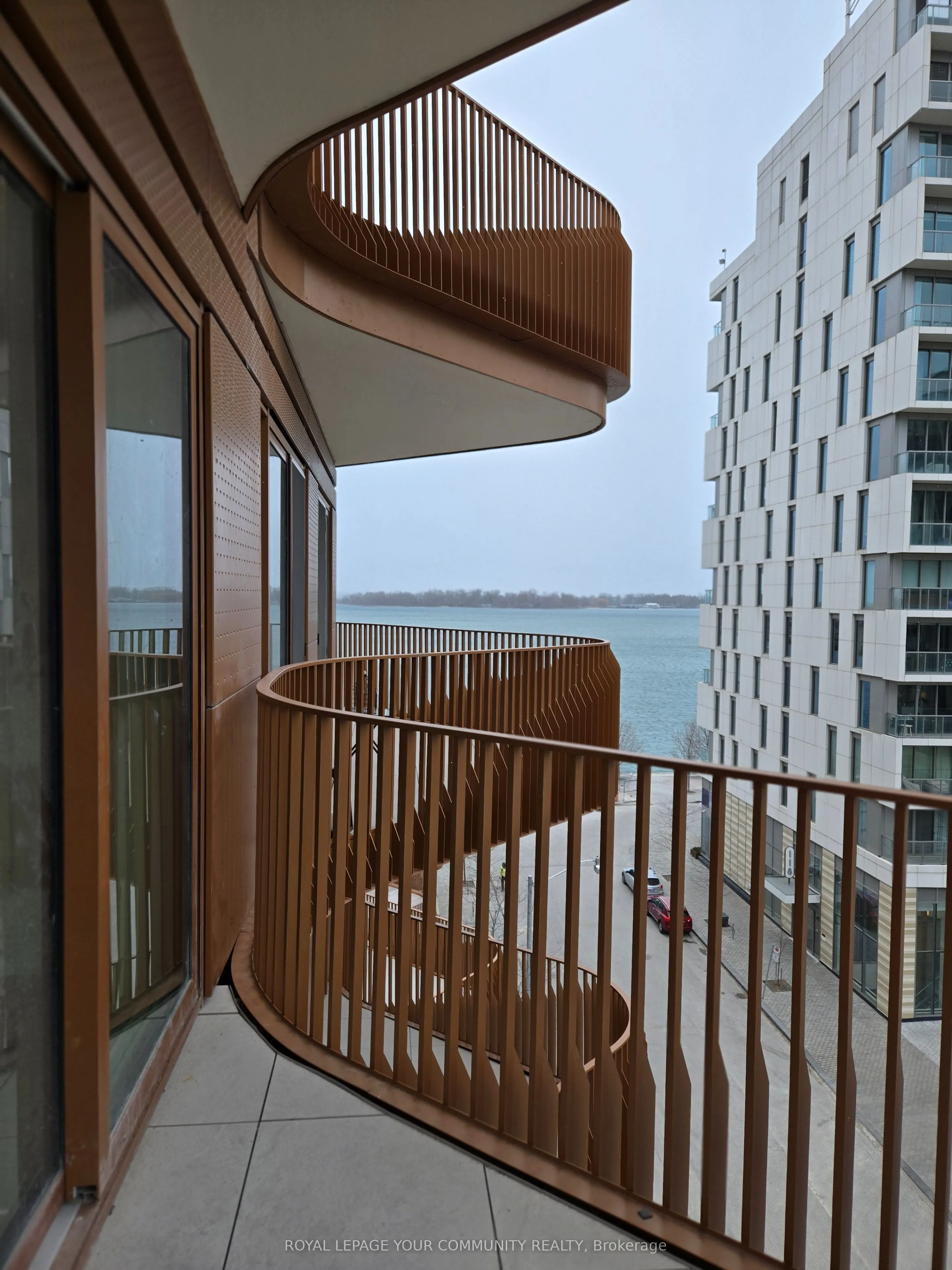 155 Merchant's Wharf, #621
