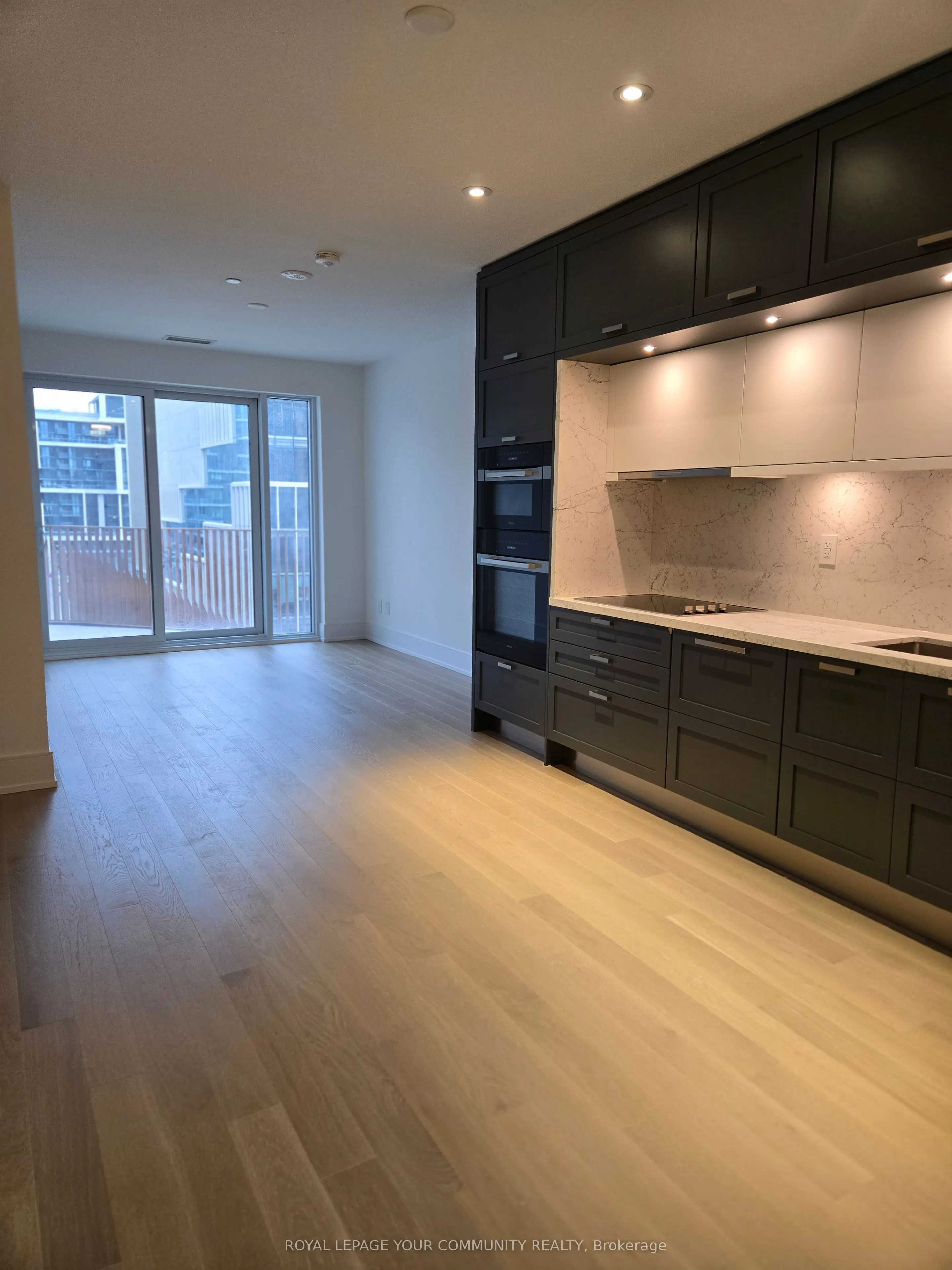 155 Merchant's Wharf, #621