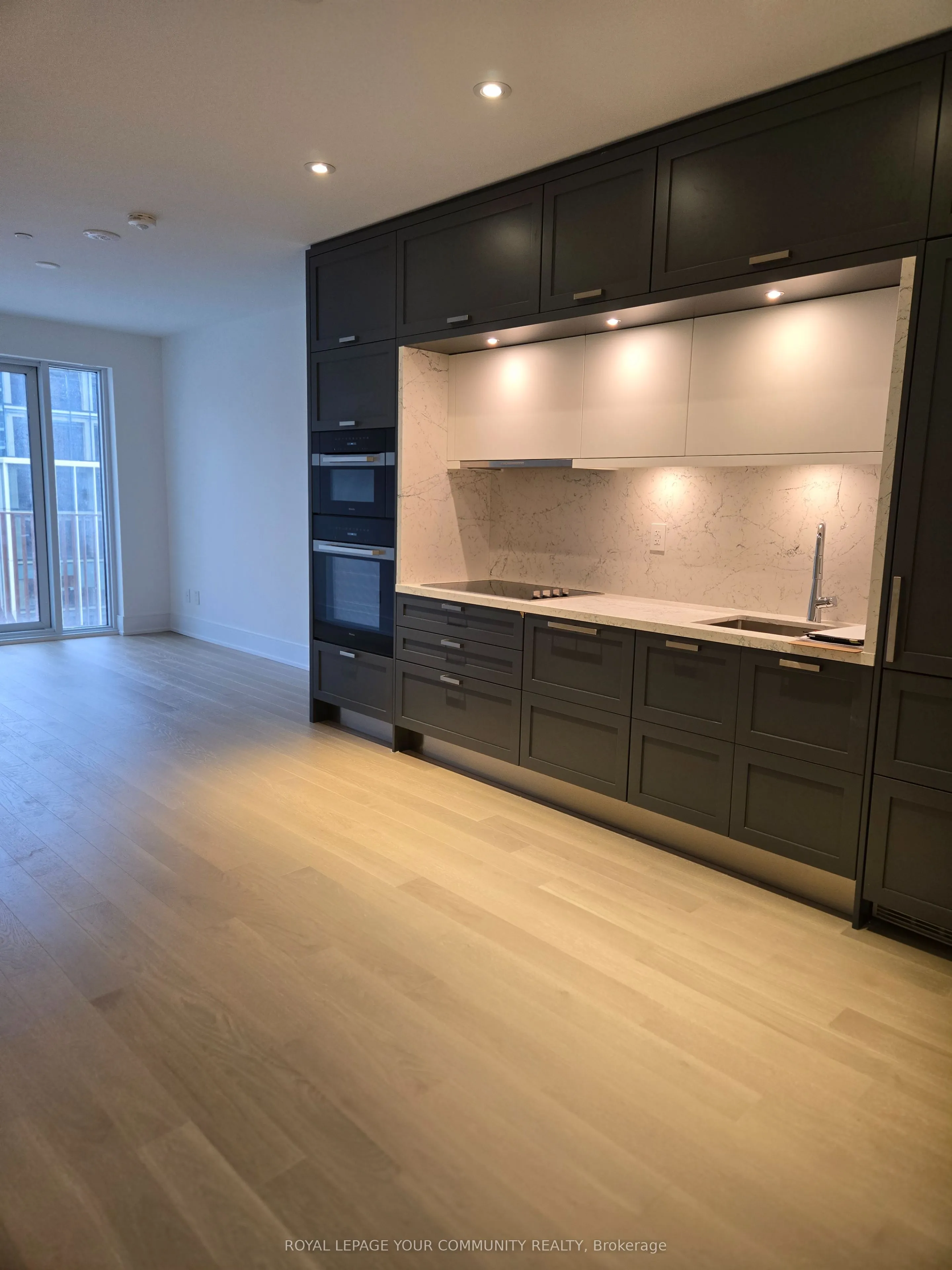 155 Merchant's Wharf, #621