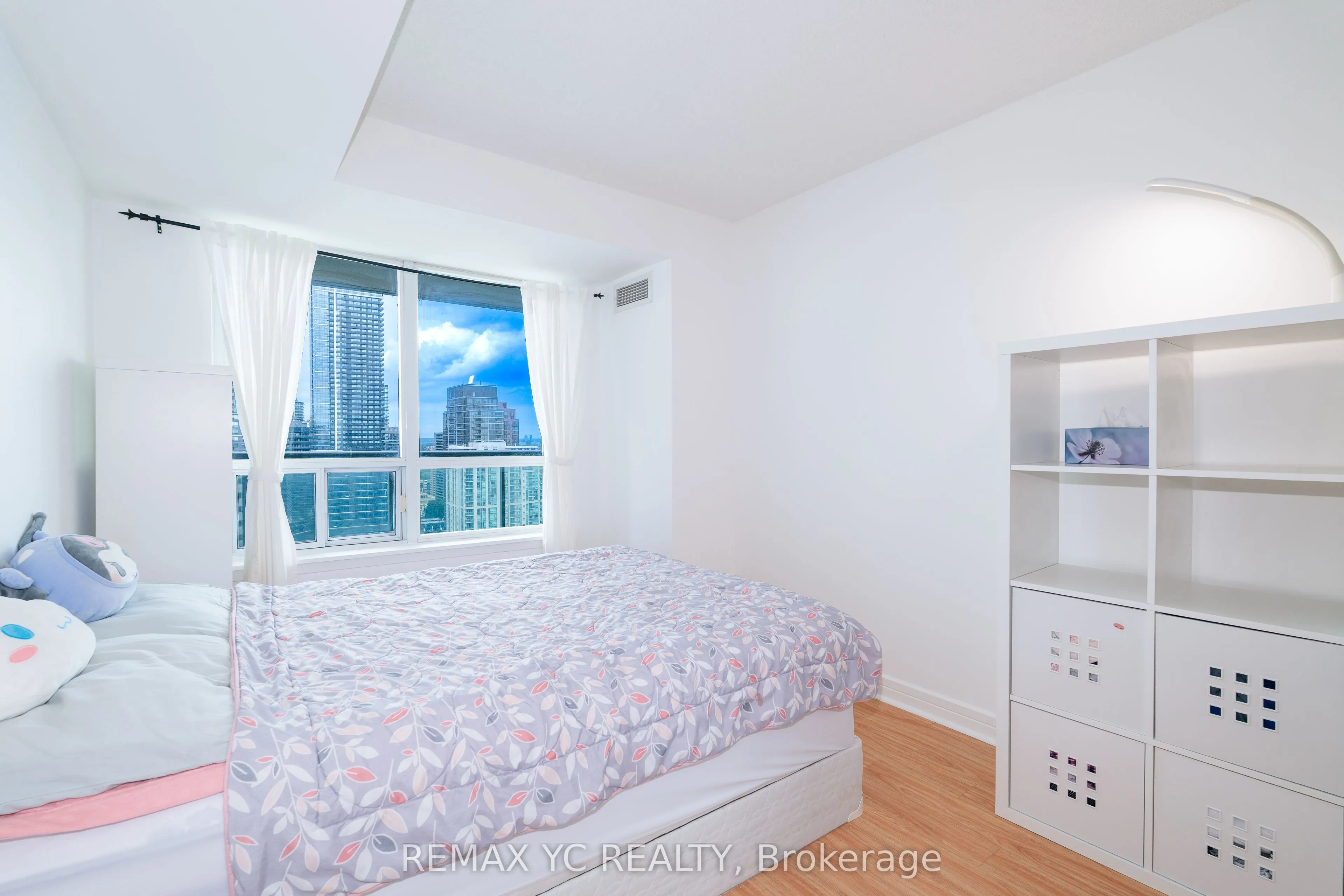 16 Harrison Garden Boulevard, #2612