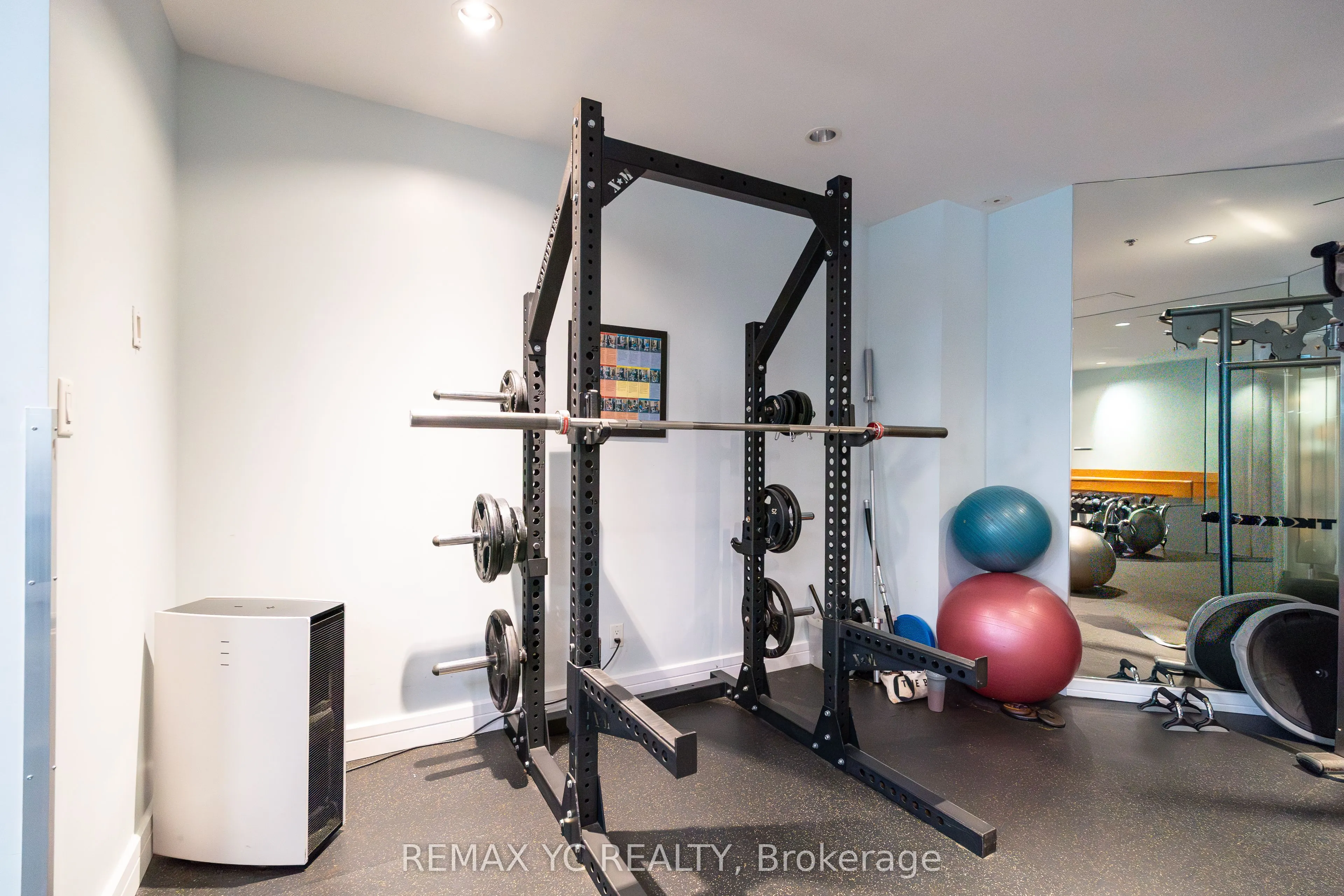 16 Harrison Garden Boulevard, #2612