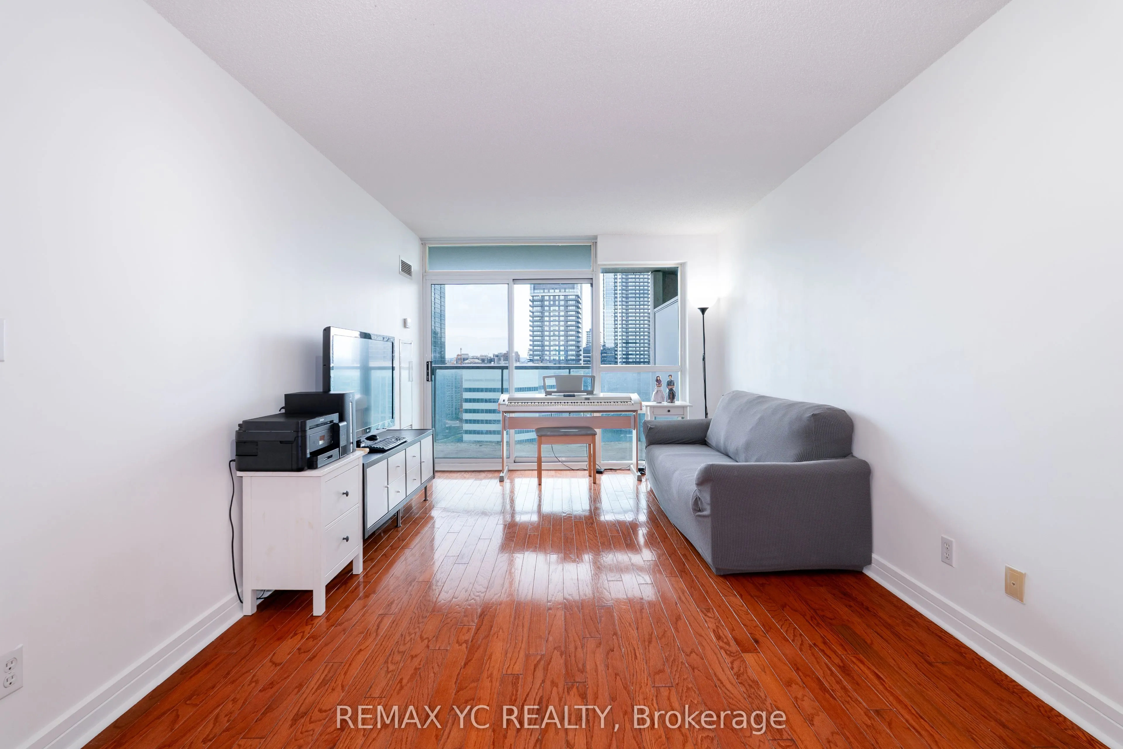 16 Harrison Garden Boulevard, #2612