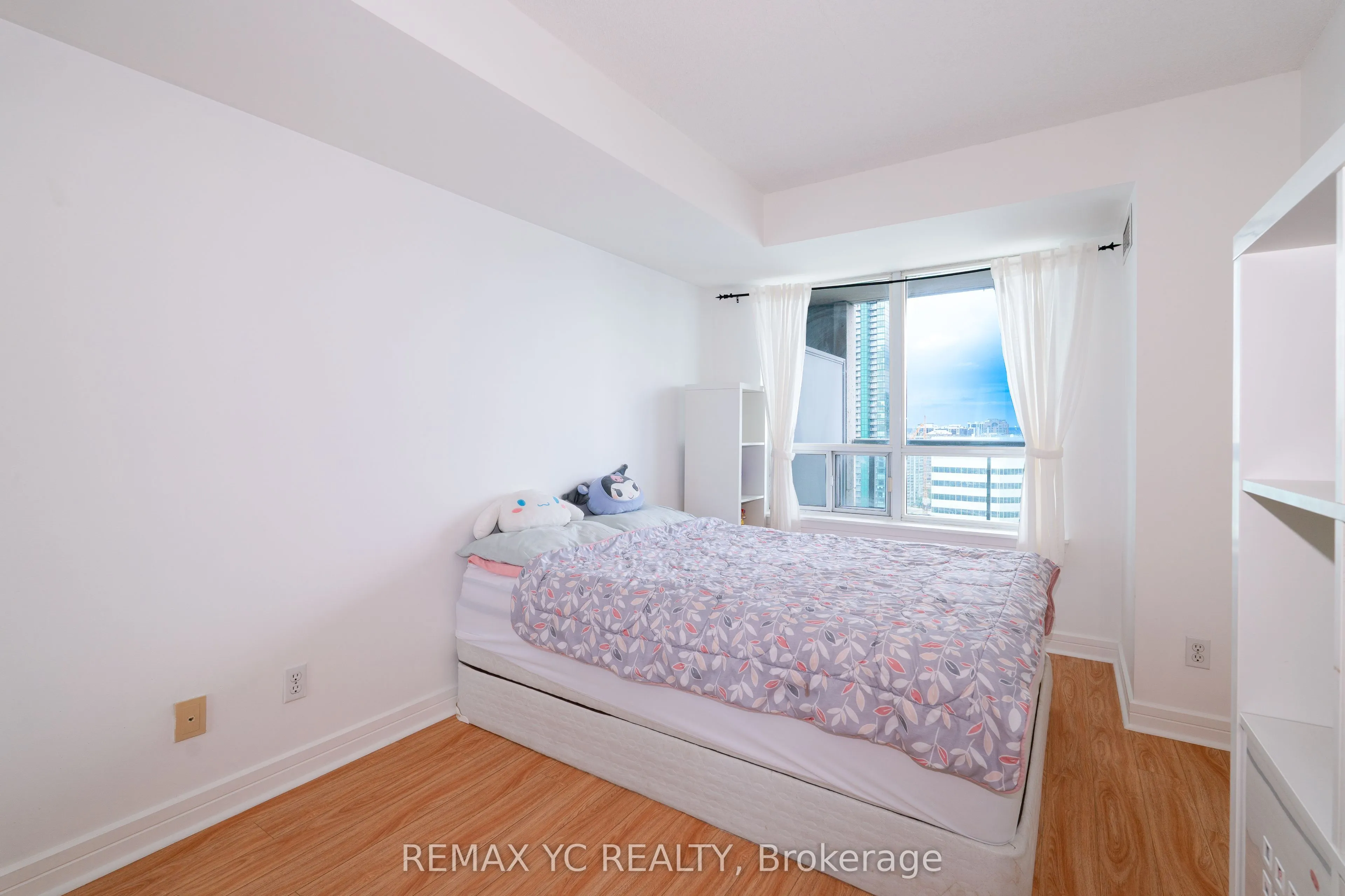 16 Harrison Garden Boulevard, #2612