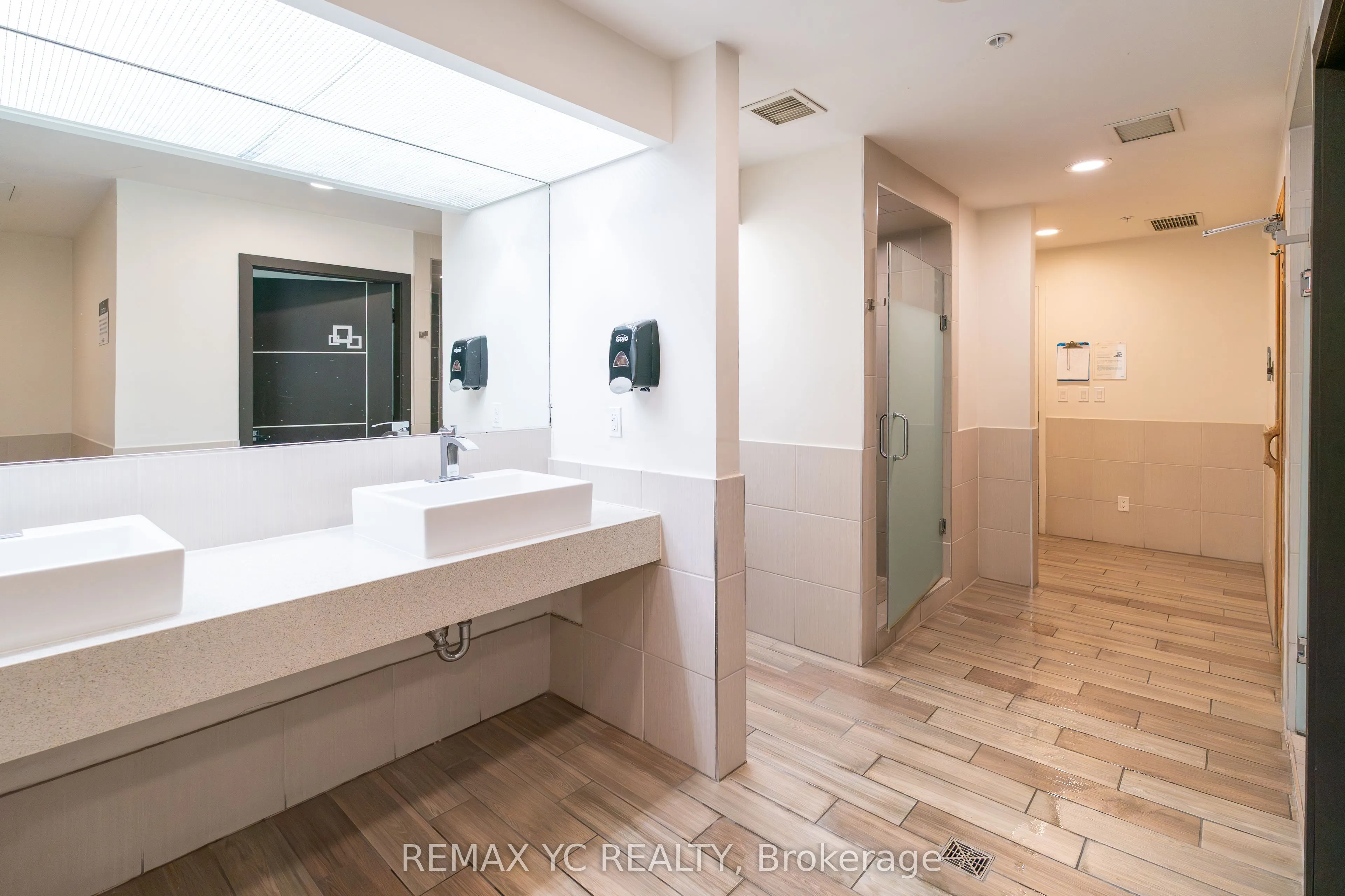 16 Harrison Garden Boulevard, #2612