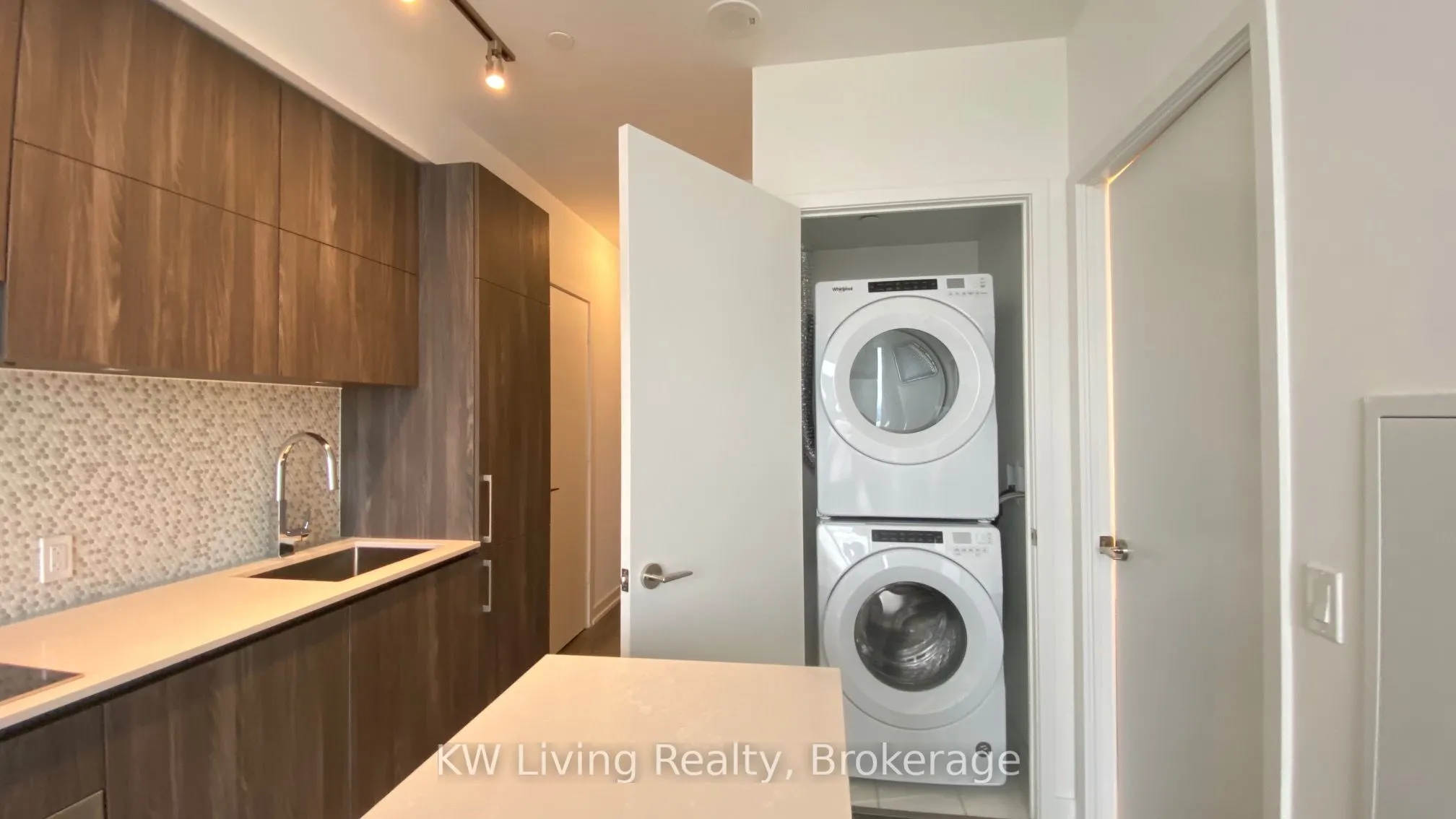 1 Yorkville Avenue, #3104