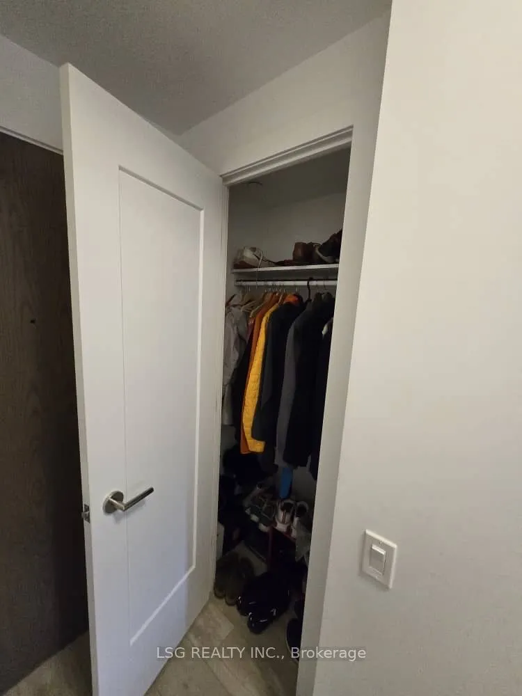 20 Inn on the Park Drive, #332