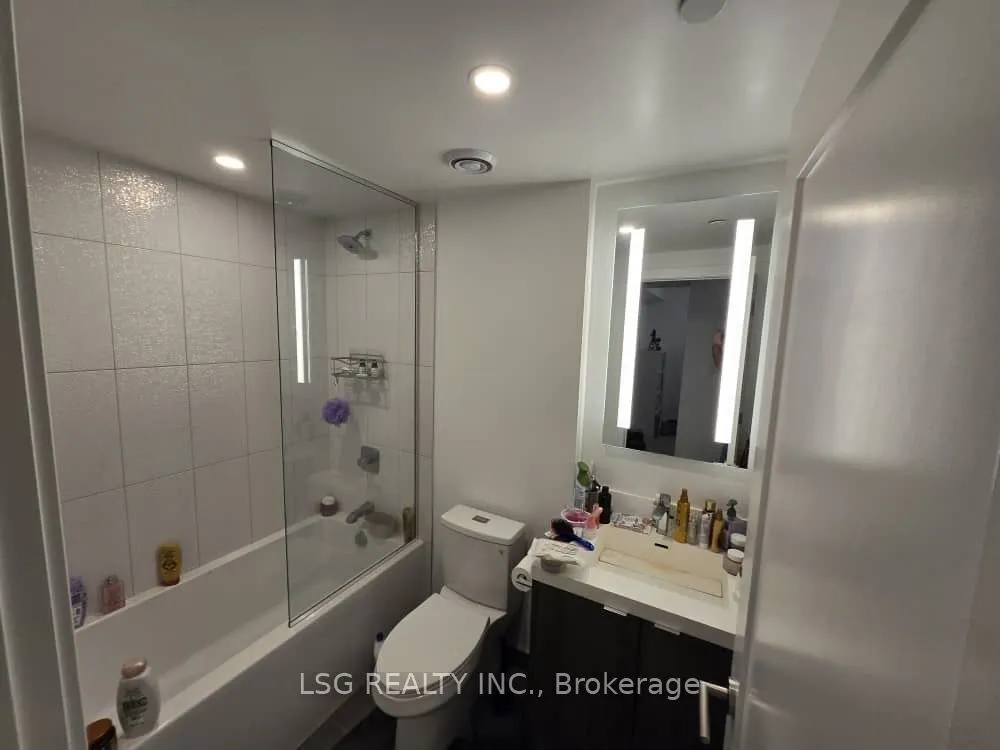 20 Inn on the Park Drive, #332