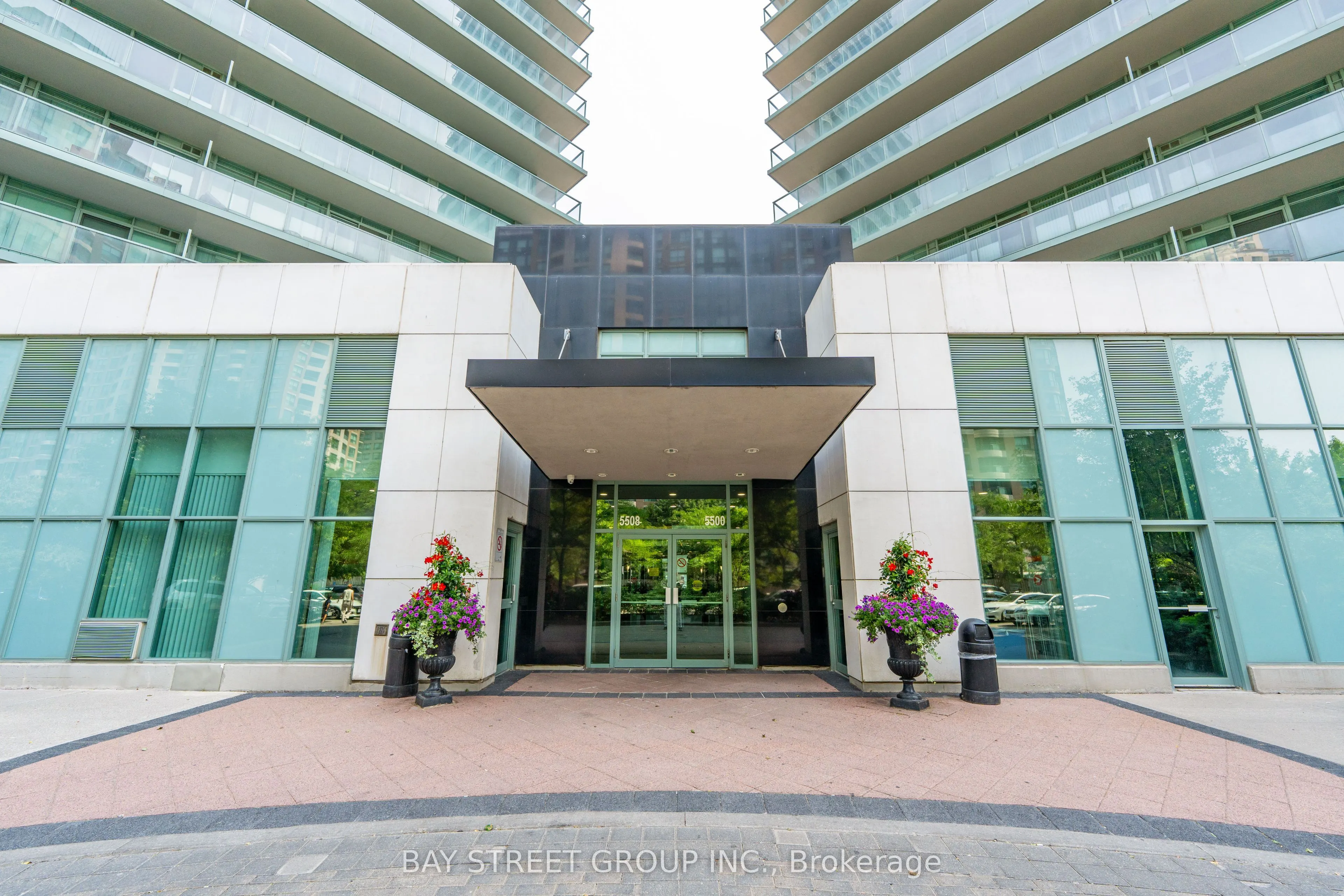 5500 Yonge Street, #1905
