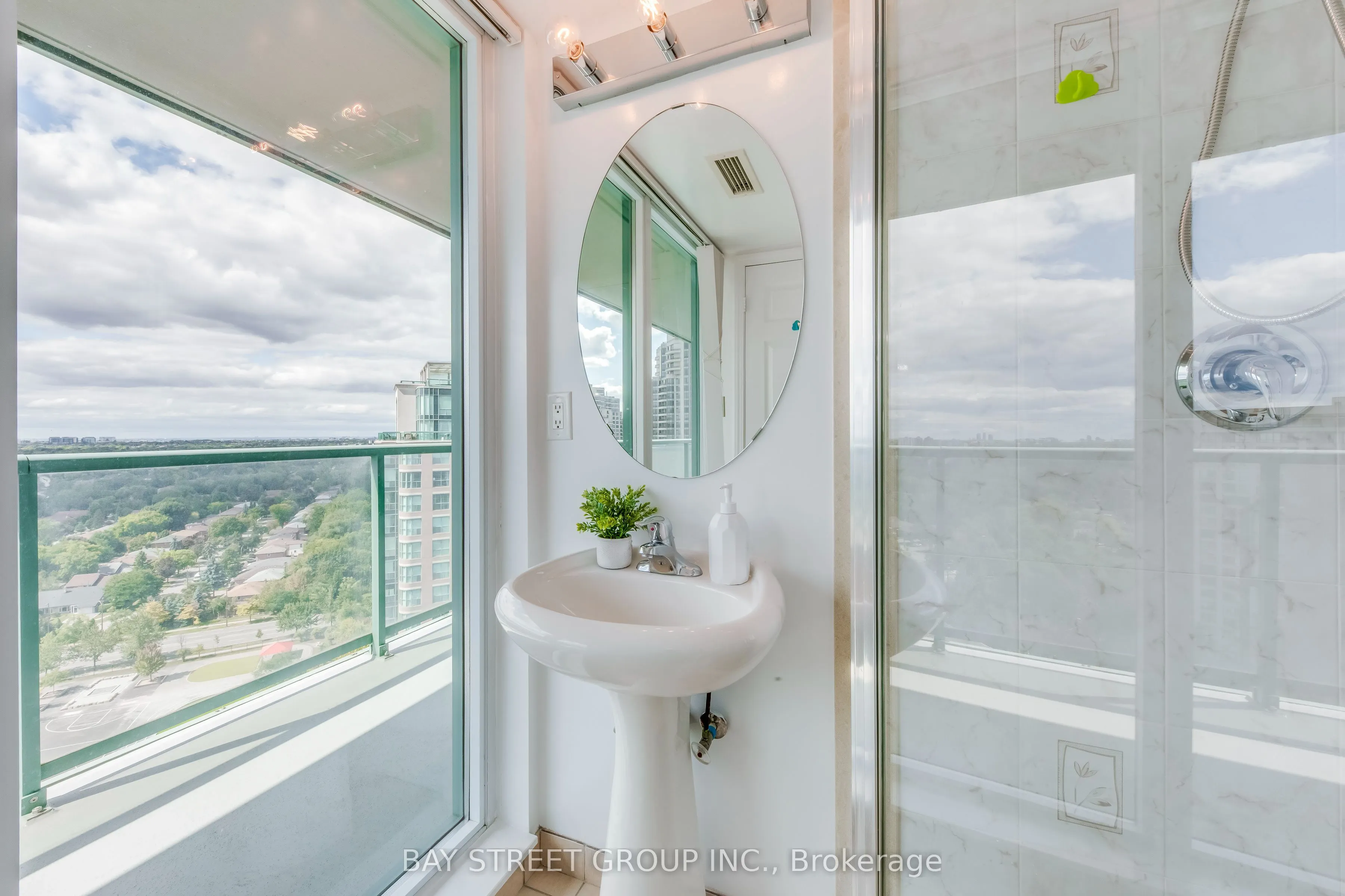 5500 Yonge Street, #1905