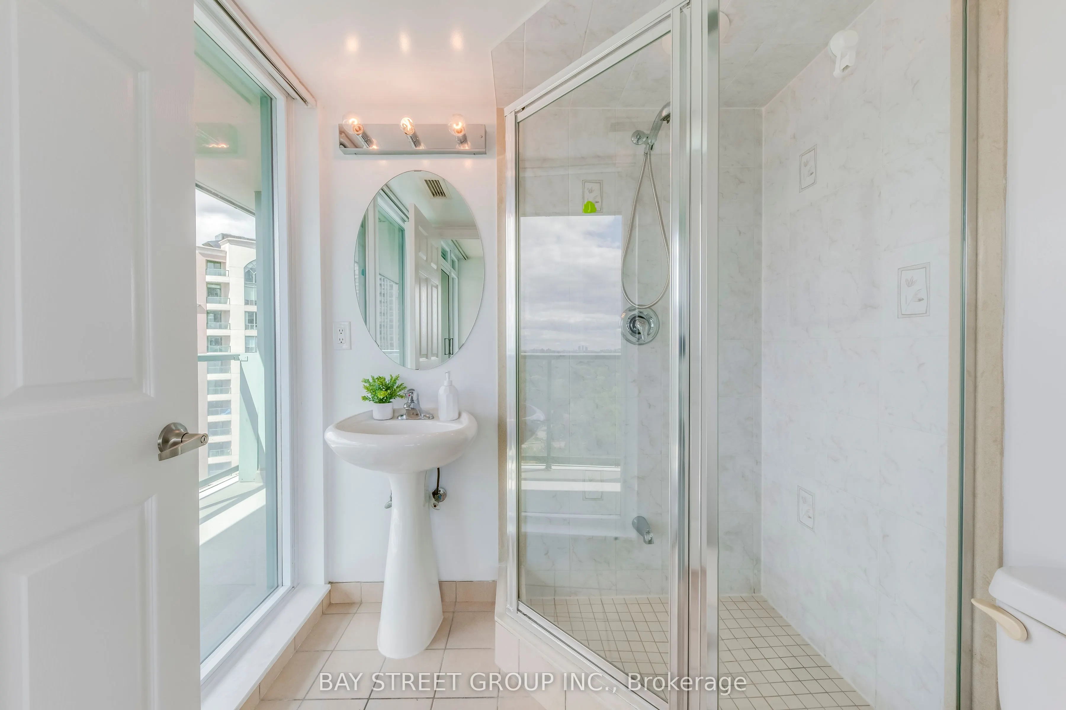 5500 Yonge Street, #1905
