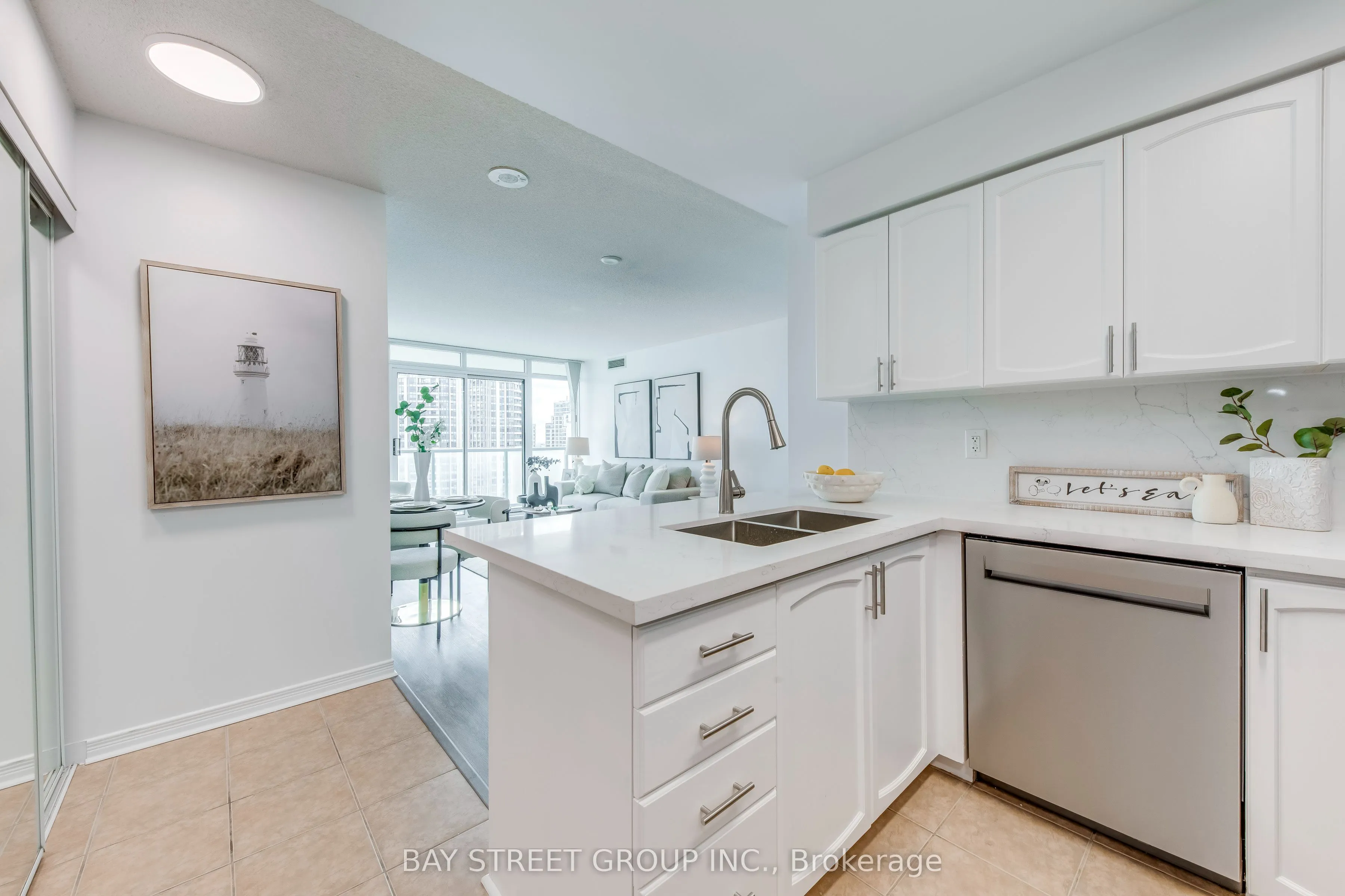 5500 Yonge Street, #1905