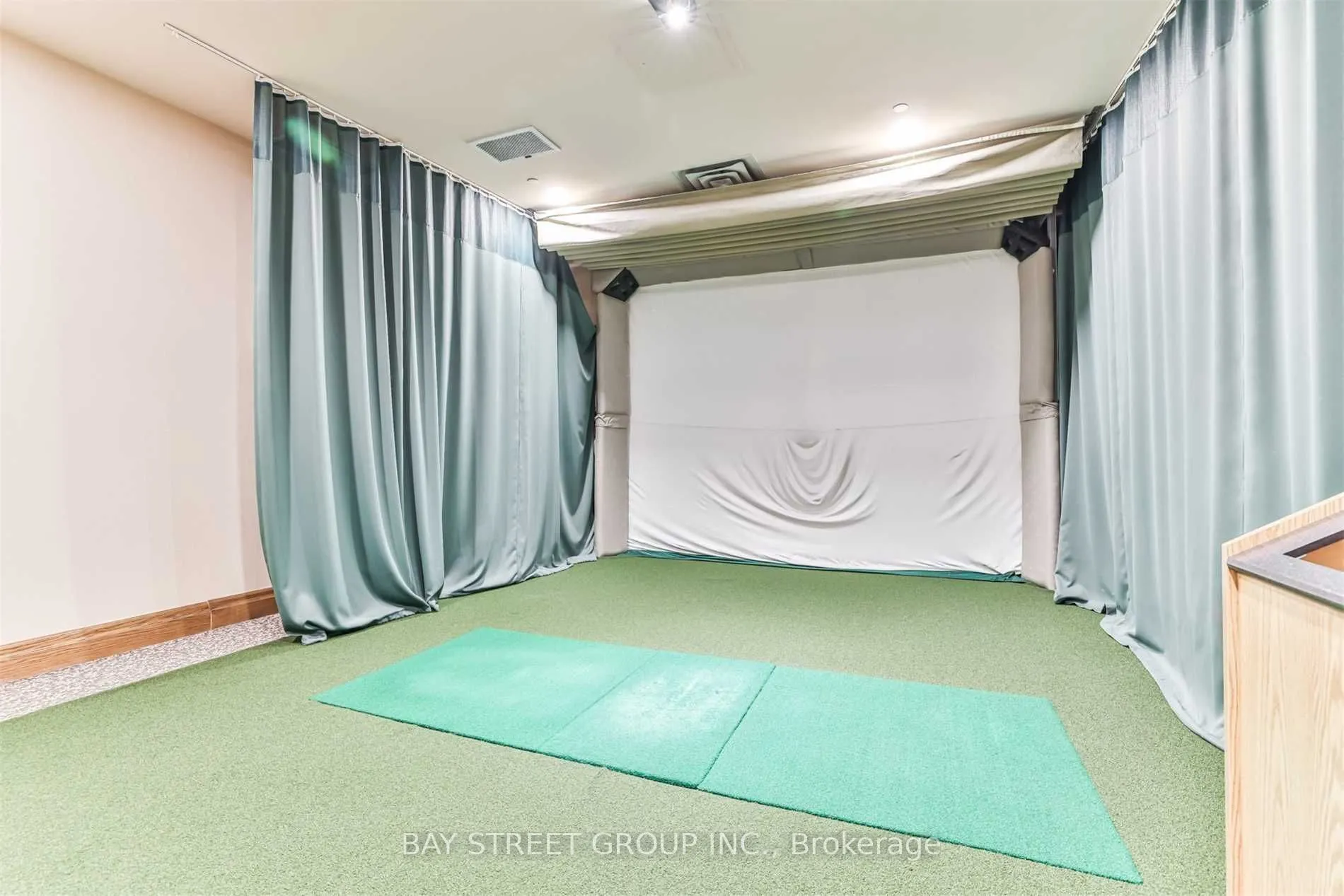 5500 Yonge Street, #1905
