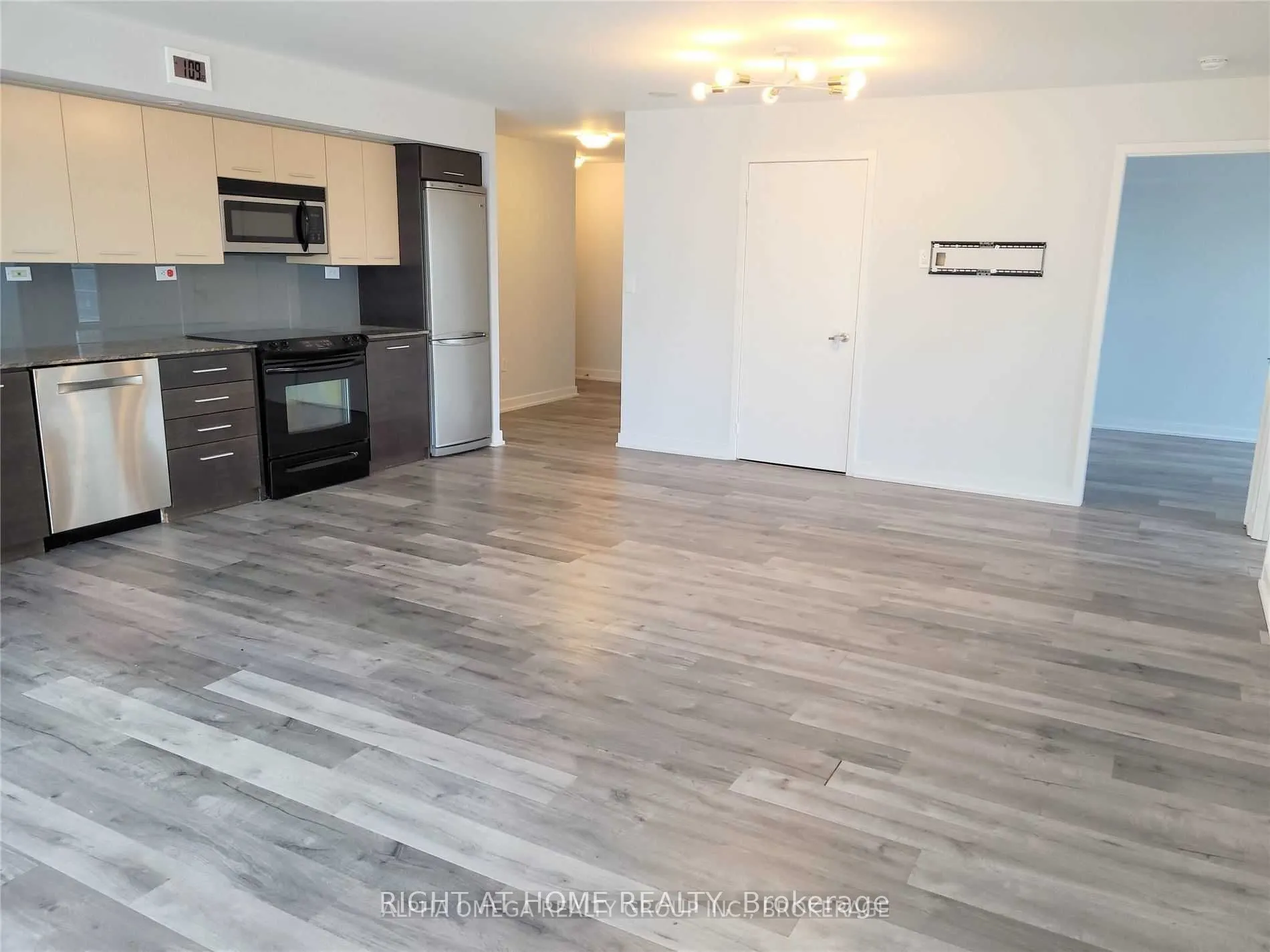 8 TELEGRAM Mews, #1001