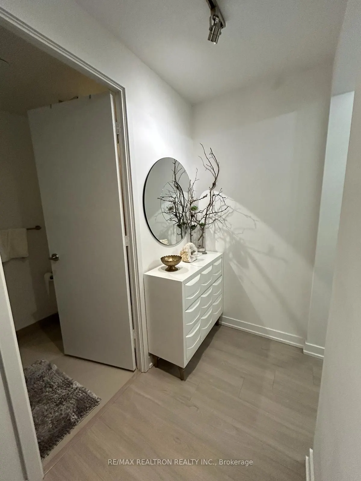 1 Yorkville Avenue, #2702