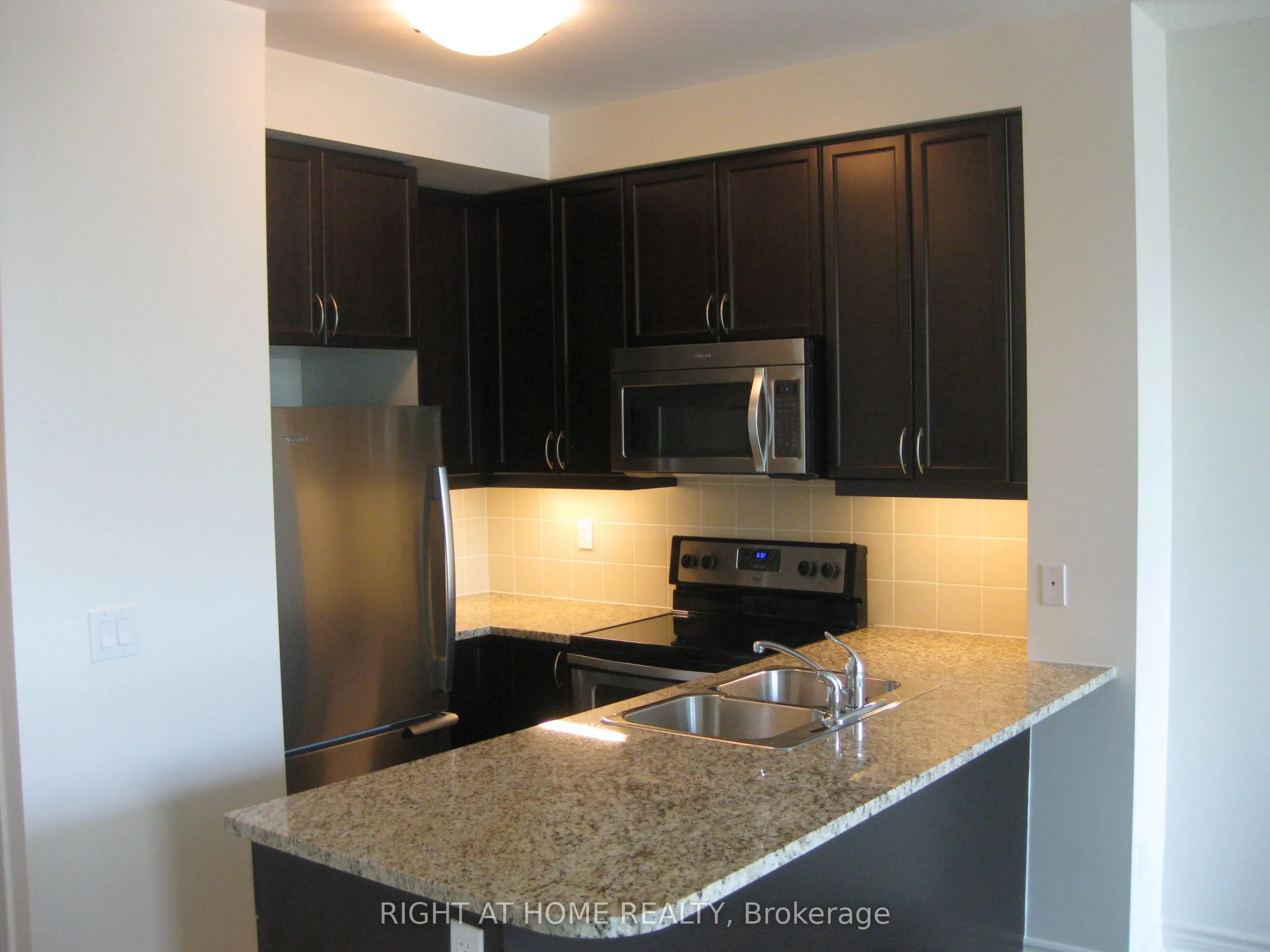 25 Lower Simcoe Street, #210