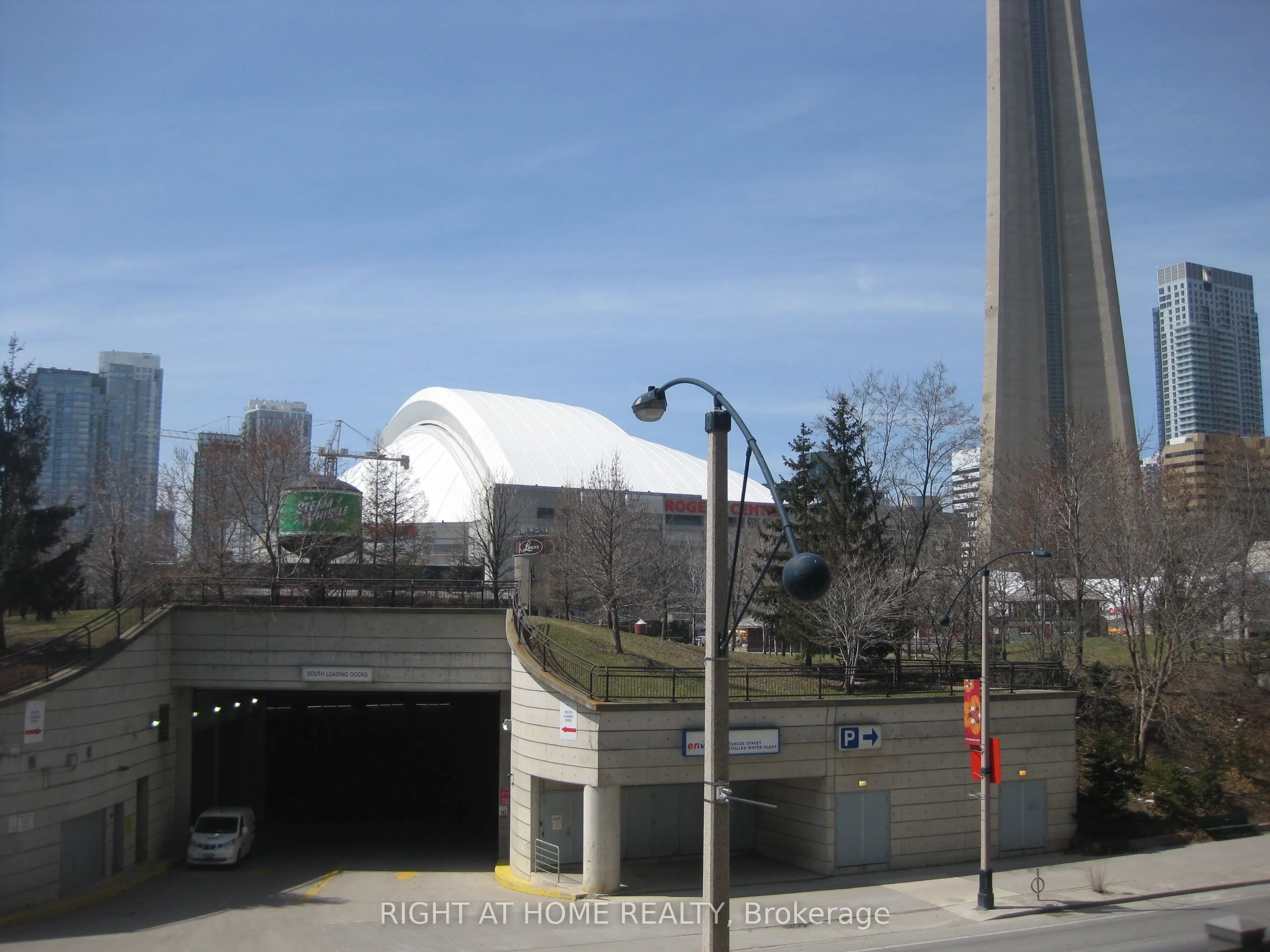 25 Lower Simcoe Street, #210
