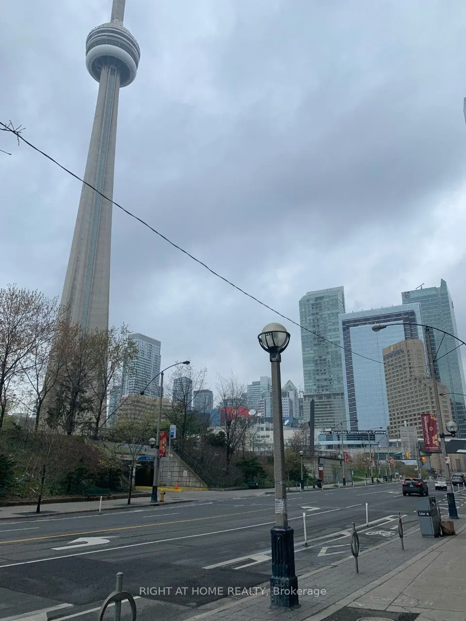 25 Lower Simcoe Street, #210