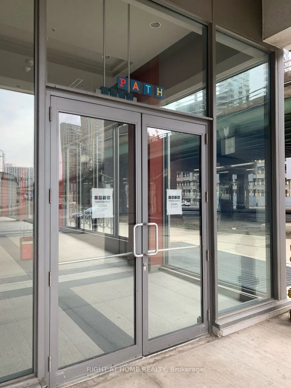 25 Lower Simcoe Street, #210