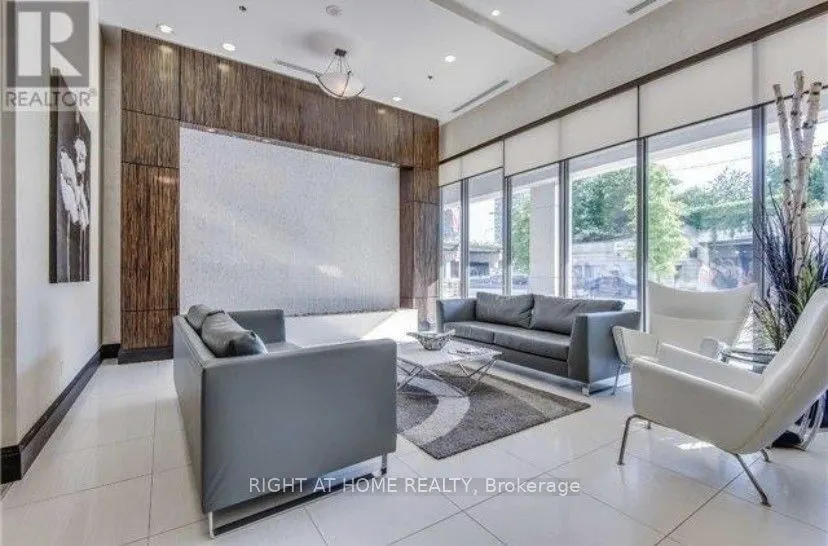25 Lower Simcoe Street, #210