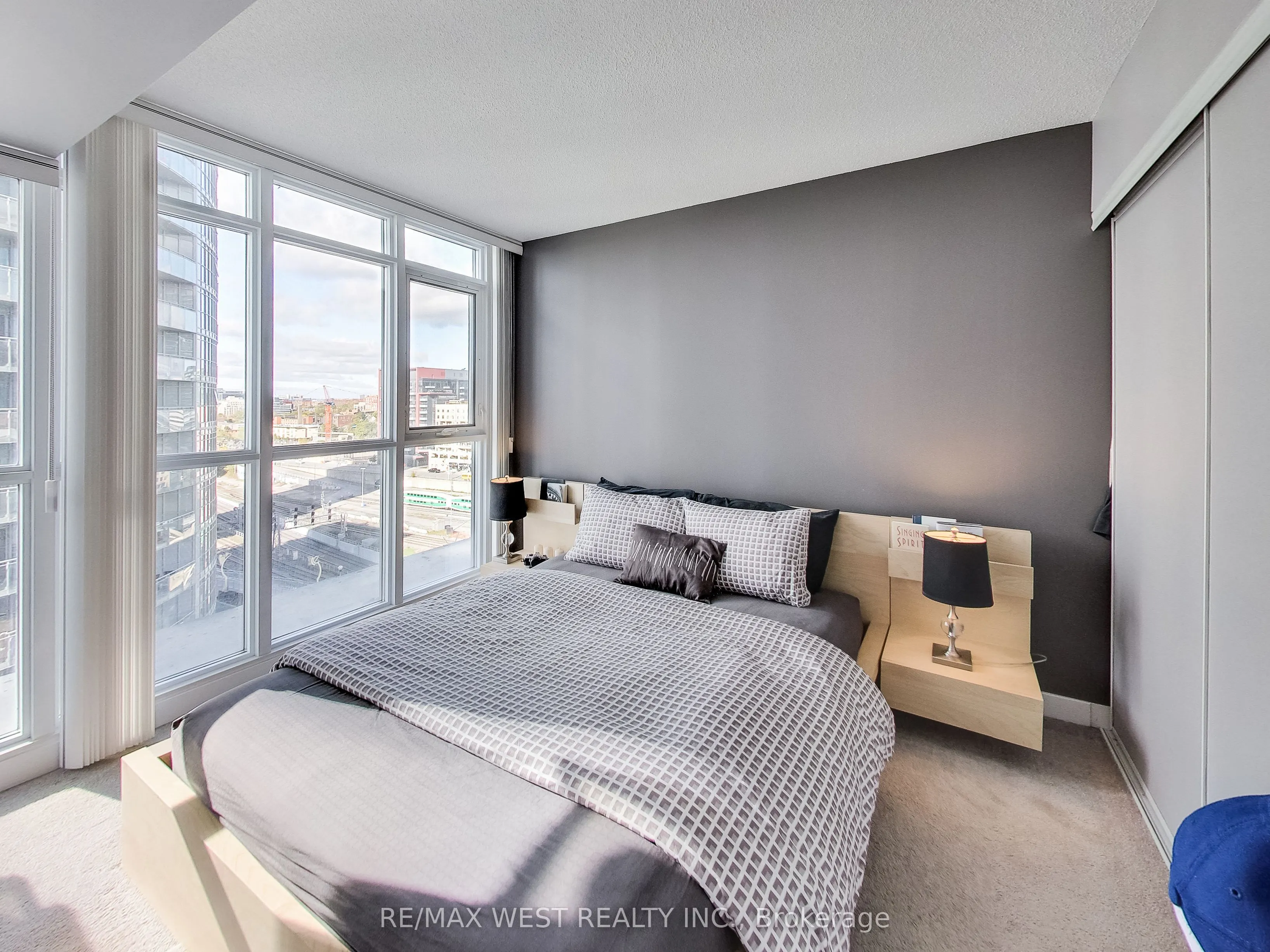 15 Iceboat Terrace E, #1110