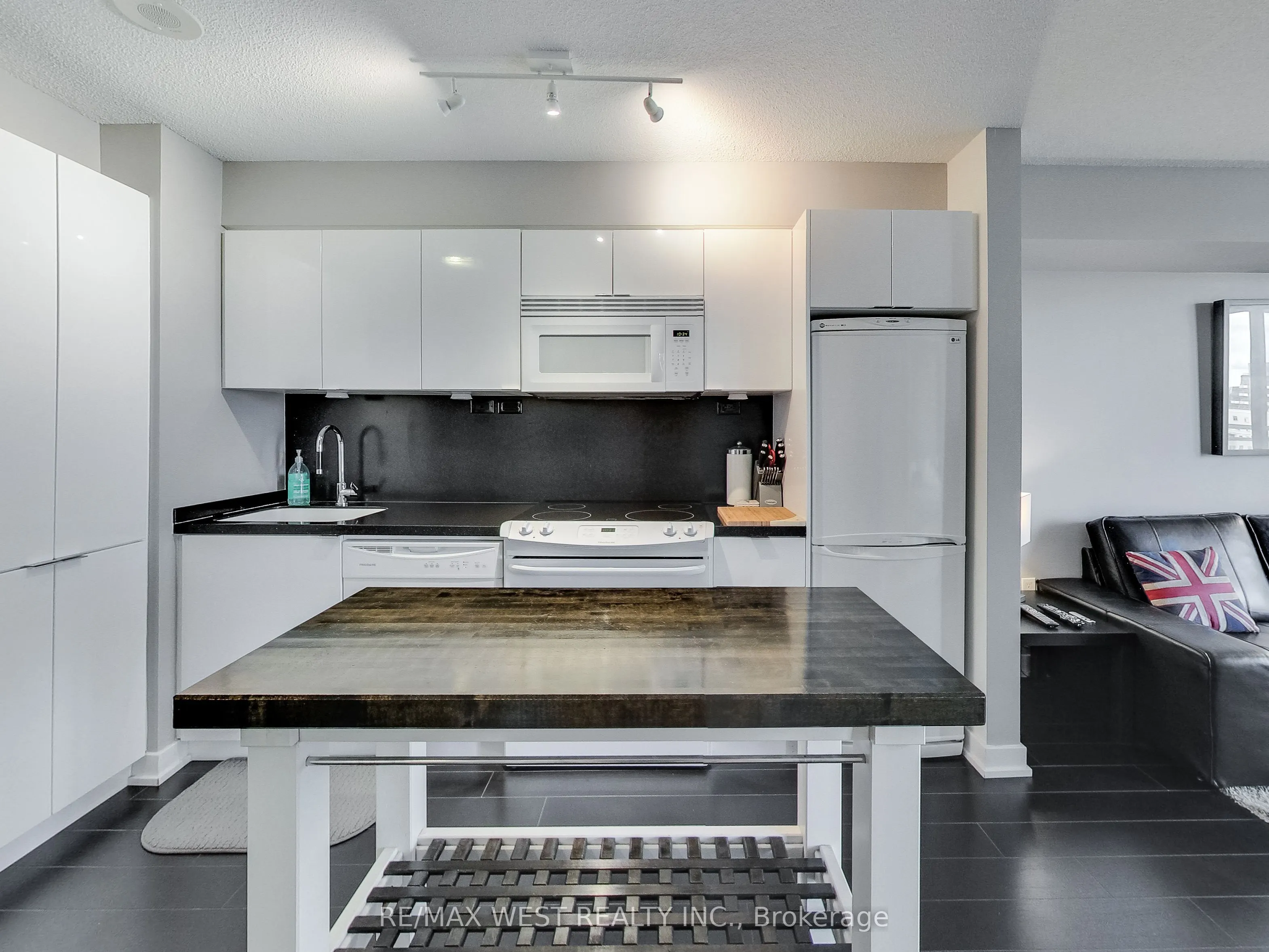 15 Iceboat Terrace E, #1110