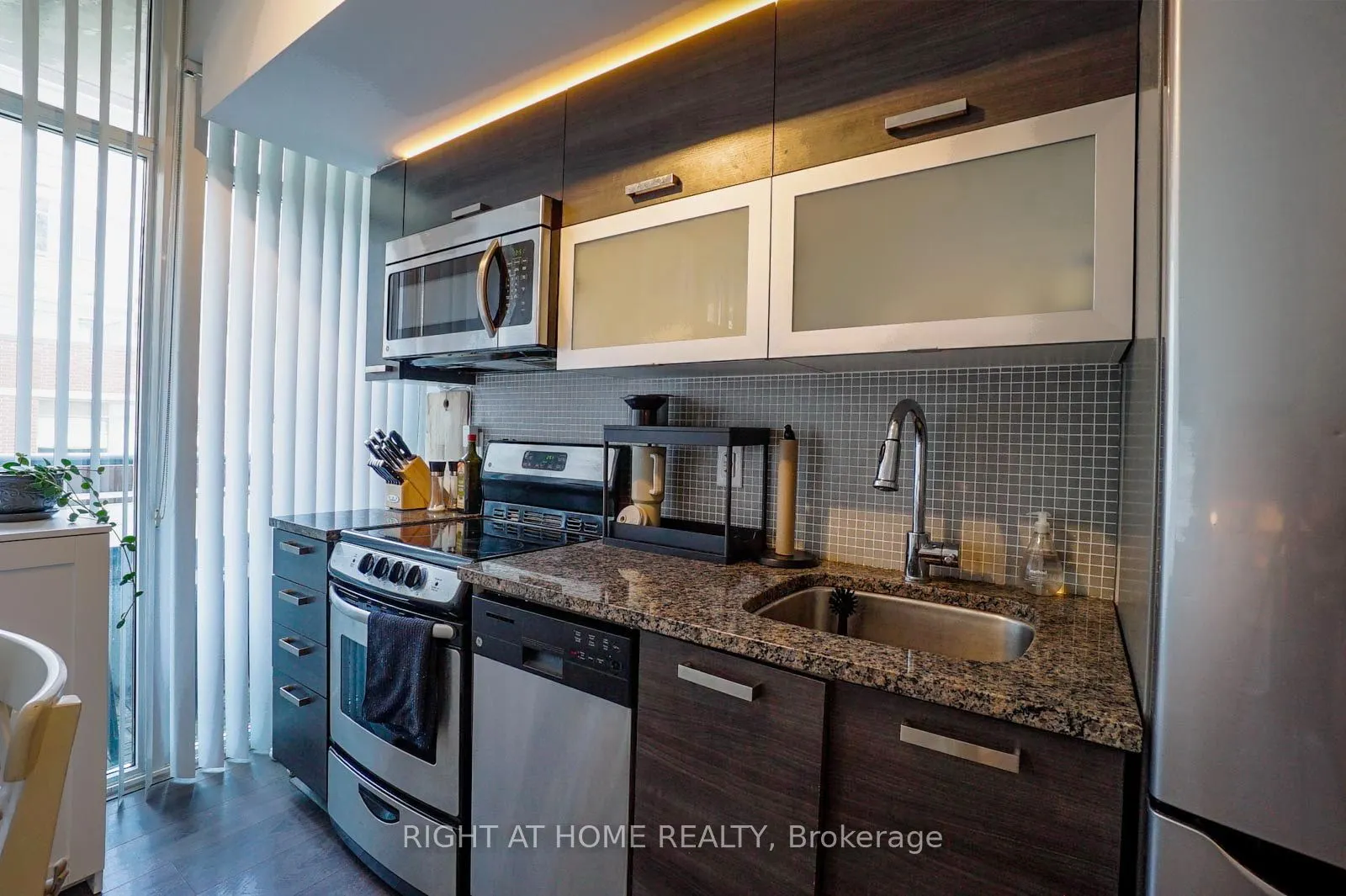 36 Lisgar Street, #601W