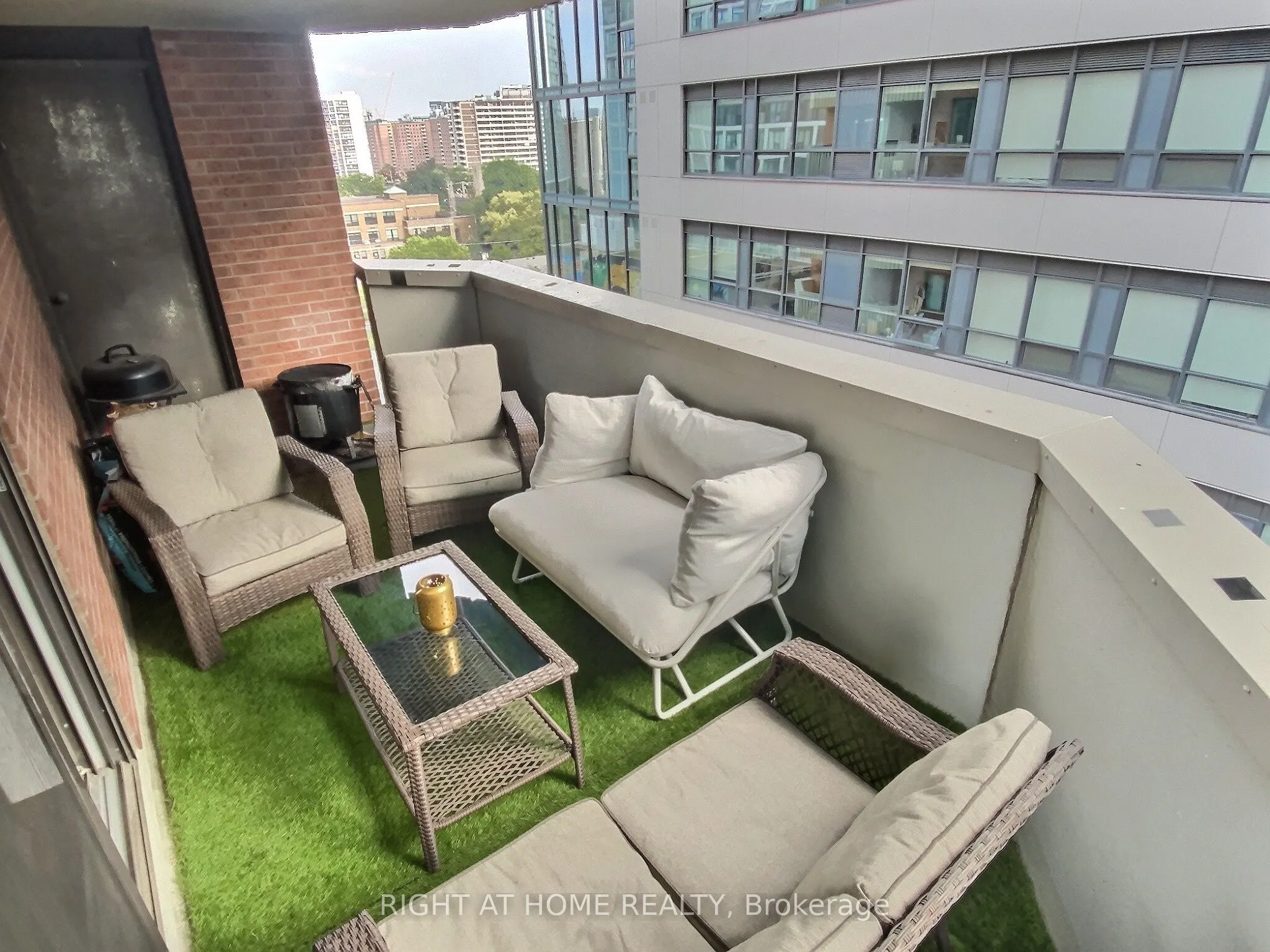 192 Jarvis Street, #1004