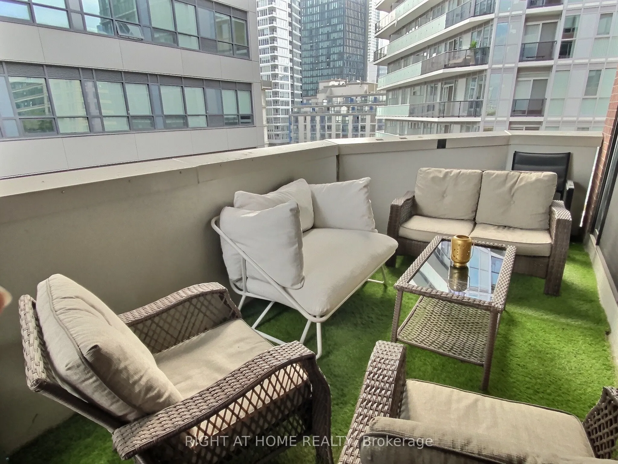 192 Jarvis Street, #1004