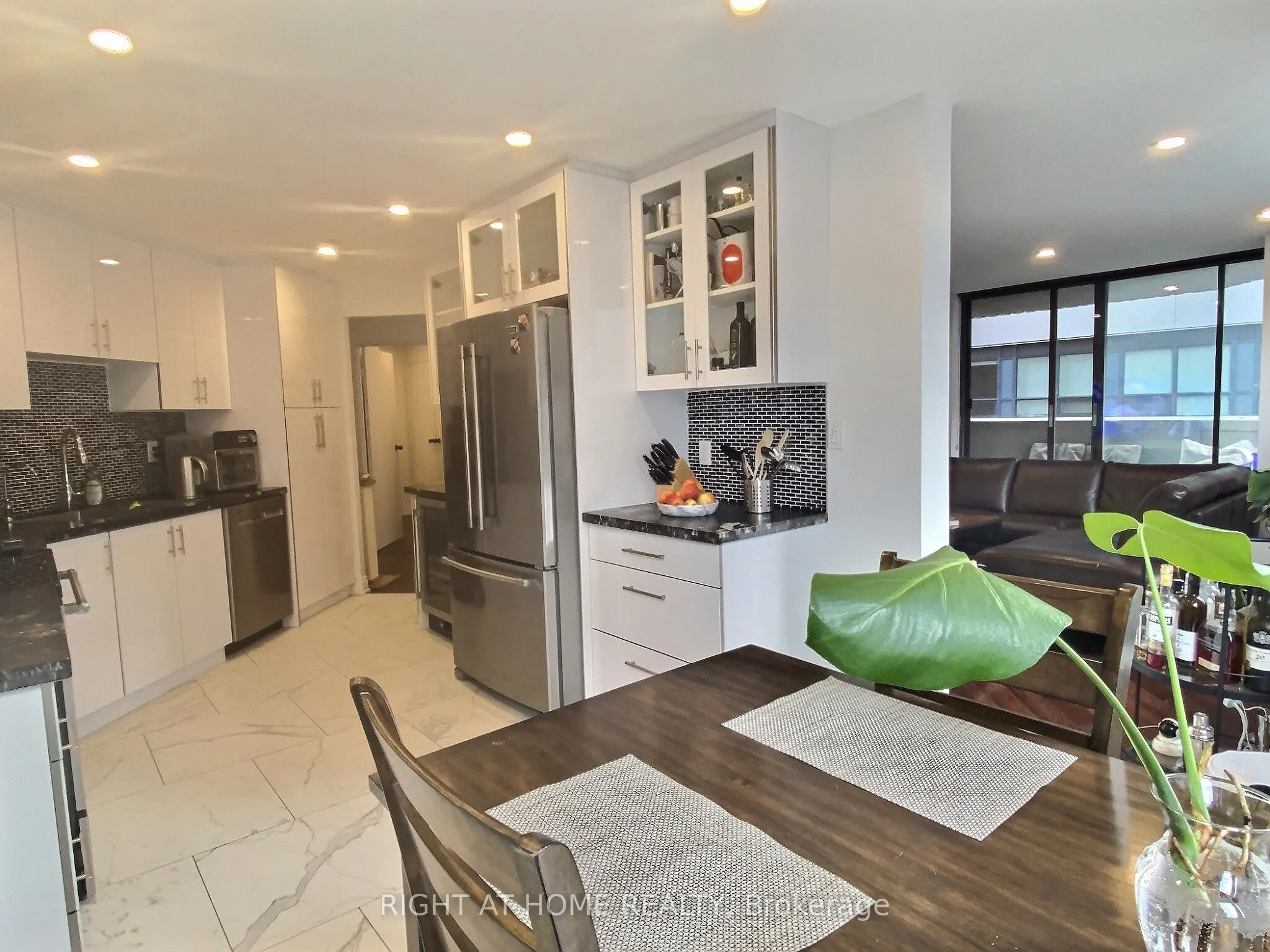 192 Jarvis Street, #1004