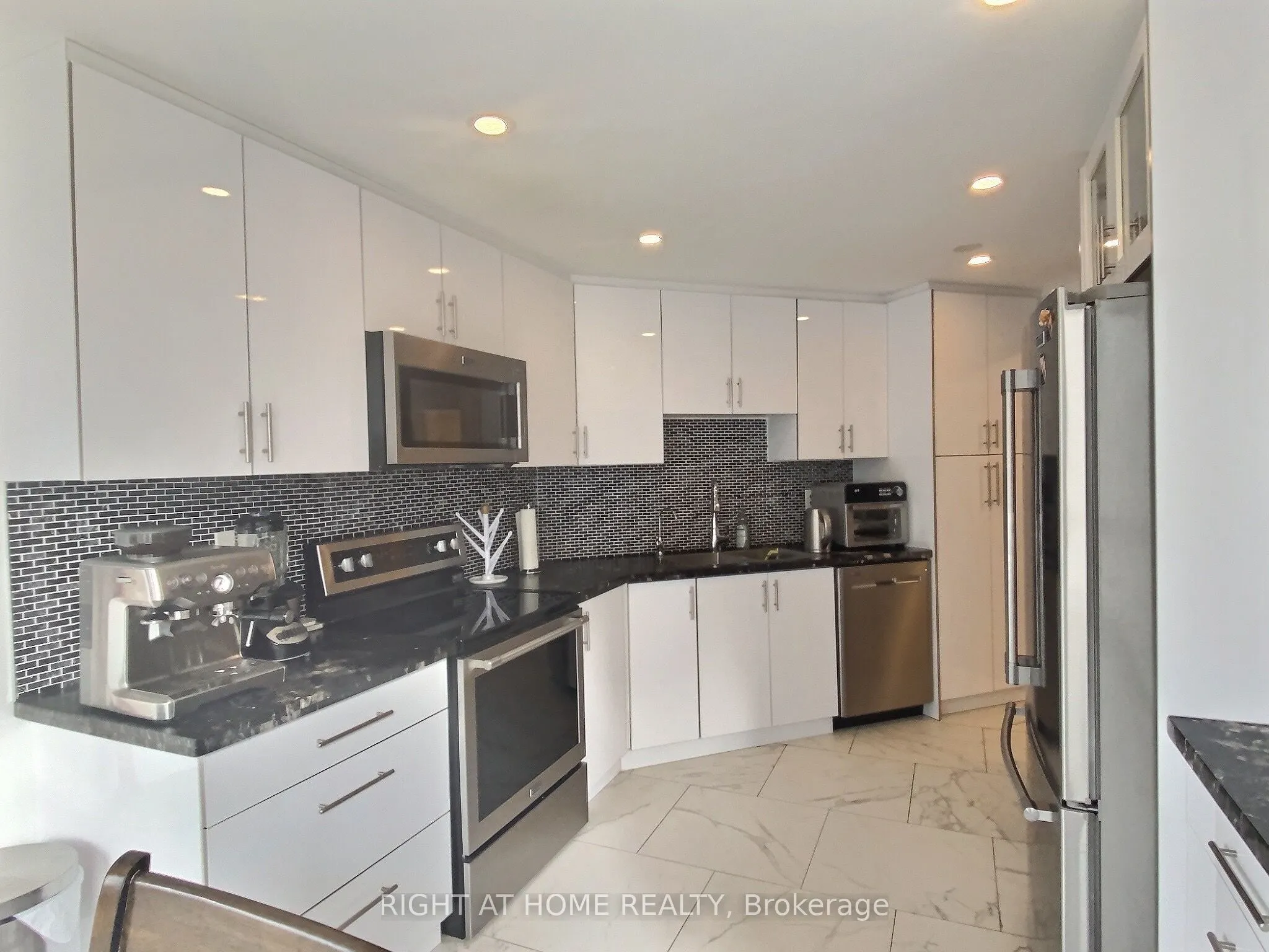 192 Jarvis Street, #1004