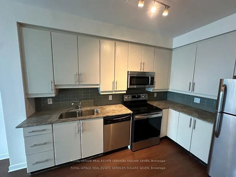 33 Bay Street, #3013