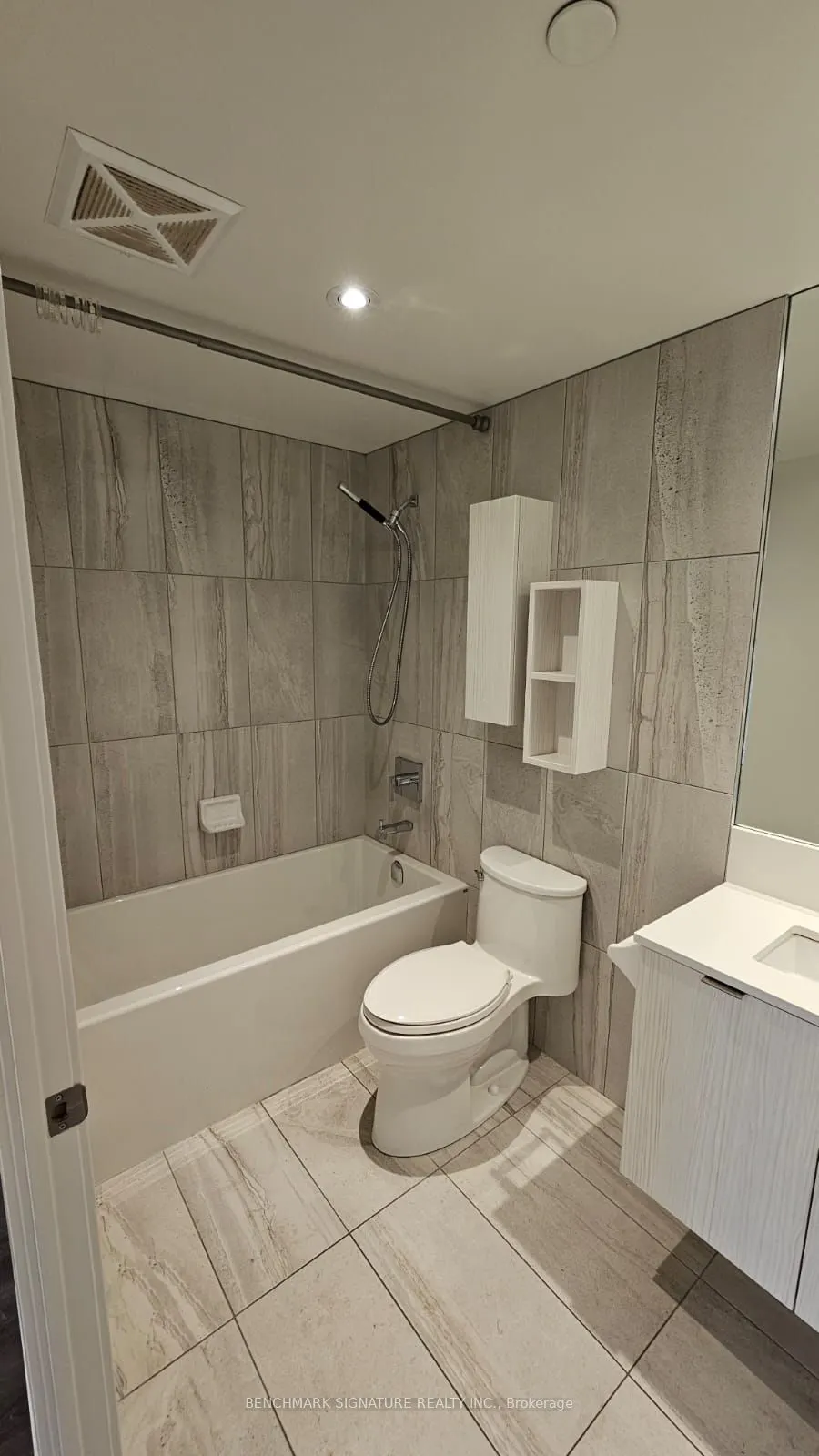 99 Broadway Avenue, #2810